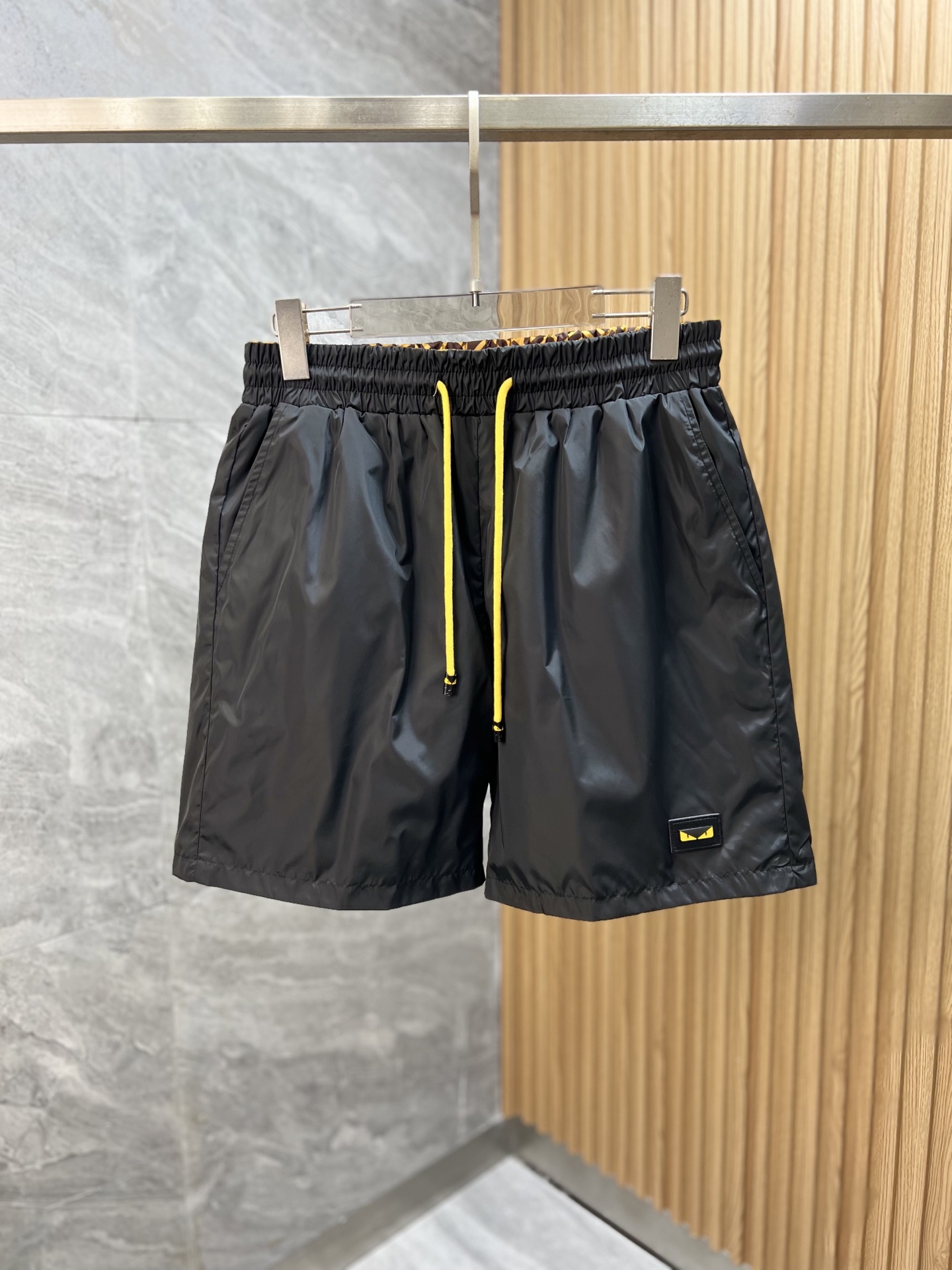 NO:162728,Fendi/Fendi 2025 Spring and Summer New Products, Complete Three Standards, Double-sided Five-point Shorts, Don't need to introduce too much good products, Look at the details, Counter code number M-3XL 175/140 upper body L size,,fendi,fendi, shorts, alexander wang19860909Fendi/芬迪 2025春夏新品 三标齐全 双面穿五分短裤 好货不用过多介绍 看细节 专柜码数M-3XL 175/140上身L码,,fendi,fendi,shorts,alexander wang,Men's clothing