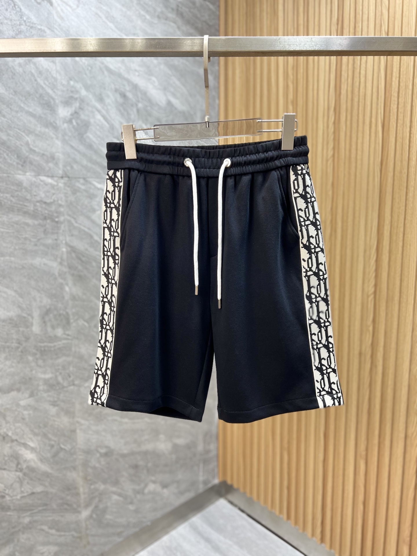 NO:162730,Dior/Dior 2025 spring and summer new product, complete three-standard five-point shorts, no need to introduce the good products too much, look at the details, counter code number M-3XL 175/140 upper body L code,,dior,dior, shorts,alexander wang19860909Dior/迪奥 2025春夏新品 三标齐全 五分短裤 好货不用过多介绍 看细节 专柜码数M-3XL 175/140上身L码,,dior,dior,shorts,alexander wang,Men's clothing