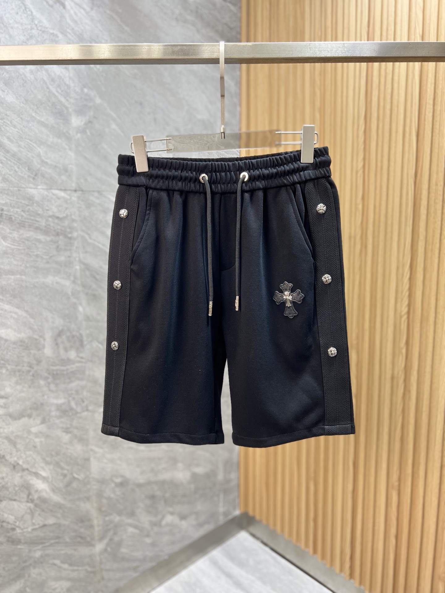 NO:162720,Ch/Croxin 2025 spring and summer new product, complete three-standard five-point shorts, no need to introduce the good products too much, look at the details, counter code number M-3XL 175/140 upper body L code,,chrome hearts, shorts, alexander wang19860909Ch/克罗心 2025春夏新品 三标齐全 五分短裤 好货不用过多介绍 看细节 专柜码数M-3XL 175/140上身L码,,chrome hearts,shorts,alexander wang,Men's clothing