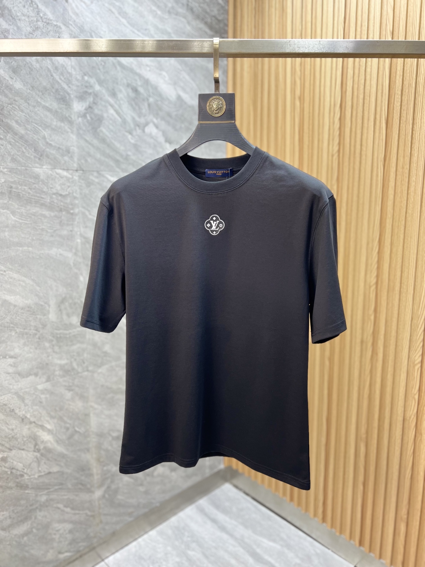 NO:462419,LV/Louis Vuitton 2025 new spring and summer products are available in new products, complete three standards, mercerized cotton round neck short-sleeved T-shirt, no need to introduce too much good products, look at the details, counter code number M-XXXL /140 suggestions, L, louis vuitton, louis vuitton, T-shirt,tees, t-shirt,alexander wang19860909LV/路易威登 2025年春夏新品上新 三标齐全 丝光棉圆领短袖T恤 好货不用过多介绍 看细节 专柜码数M-XXXL /140建议L,,louis vuitton,louis vuitton,T-shirt,tees，t-shirt,alexander wang,Men's clothing