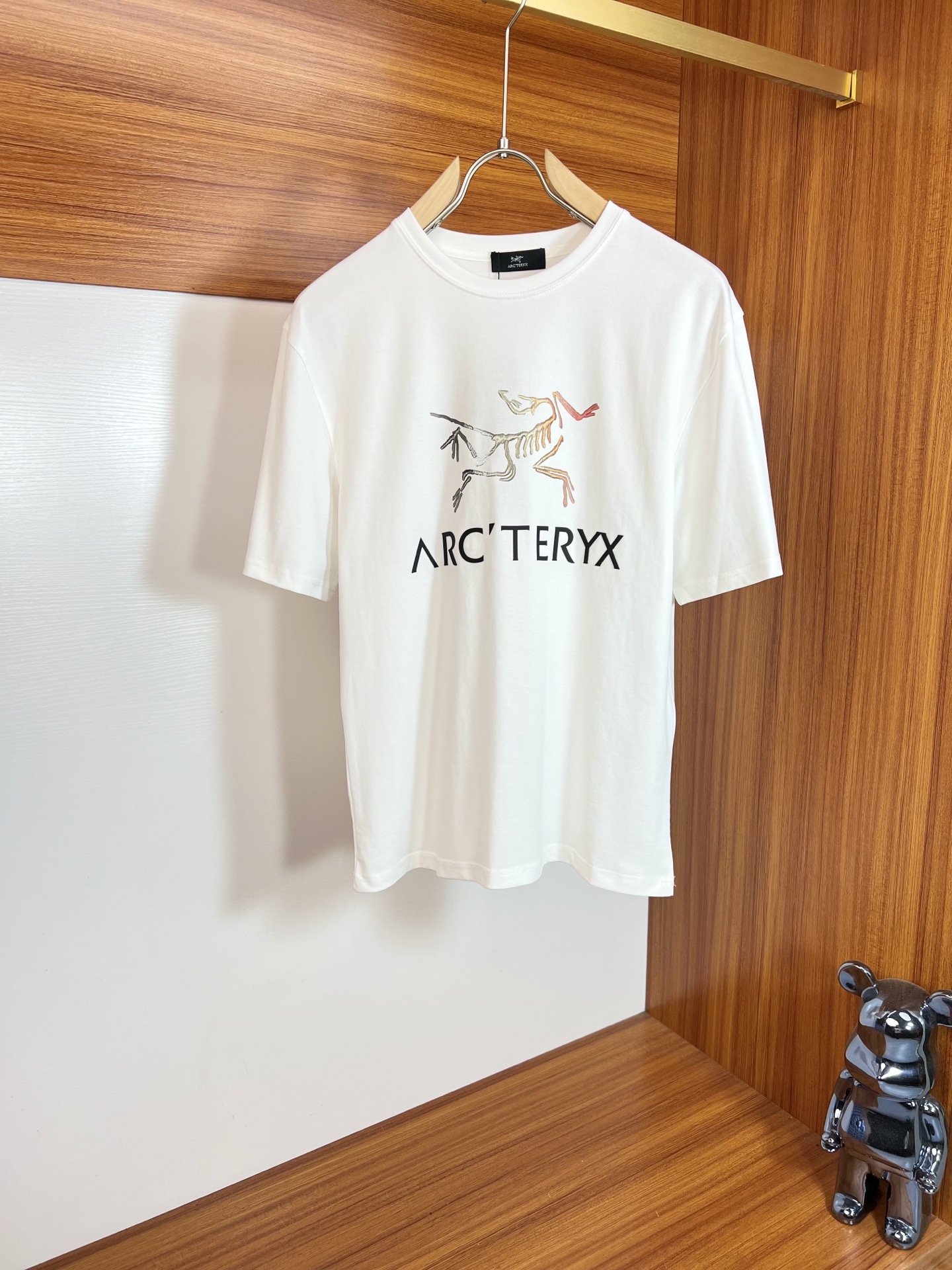NO:423181,Arc/Architecture Bird New Products for Spring and Summer 2025 are available in new spring and summer. Three standards are complete. Mercerized cotton round neck short-sleeved T-shirt. Don’t need to introduce too much good products. Look at the details. Counter code M-XXXL 175/140 Suggestions L, arc'teryx, T-shirt,tees, t-shirt,alexander wang19860909Arc/始祖鸟 2025年春夏新品上新 三标齐全 丝光棉圆领短袖T恤 好货不用过多介绍 看细节 专柜码数M-XXXL 175/140建议L,arc'teryx,T-shirt,tees，t-shirt,alexander wang,Men's clothing