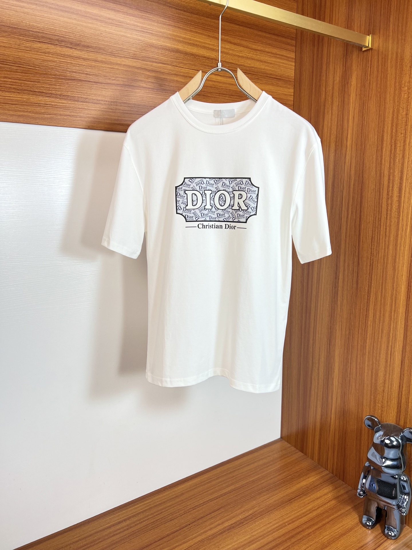 NO:469050,Dior/Dior New products for spring and summer are available in the new year. Three standards are complete. Mercerized cotton round neck short-sleeved T-shirt. Don’t need to introduce too much good products. Look at the details. Counter code M-XXXL 175/Suggestions L,,dior,dior,T-shirt,tees,t-shirt,alexander wang19860909Dior/迪奥 年春夏新品上新 三标齐全 丝光棉圆领短袖T恤 好货不用过多介绍 看细节 专柜码数M-XXXL 175/建议L,,dior,dior,T-shirt,tees，t-shirt,alexander wang,Men's clothing