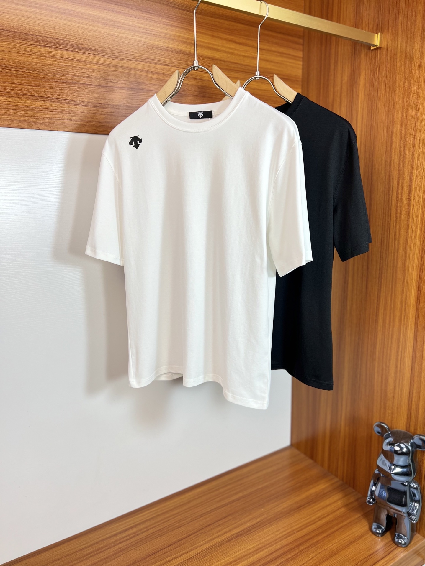 NO:469054,/Disante New products for spring and summer 2019 are available in new spring and summer. Three standards are complete. Mercerized cotton round neck short-sleeved T-shirt. Don’t need to introduce too much good products. Look at the details. Counter code M-XXXL 175/Suggestions L,,T-shirt,tees,t-shirt,alexander wang19860909/迪桑特 年春夏新品上新 三标齐全 丝光棉圆领短袖T恤 好货不用过多介绍 看细节 专柜码数M-XXXL 175/建议L,,T-shirt,tees，t-shirt,alexander wang,Men's clothing