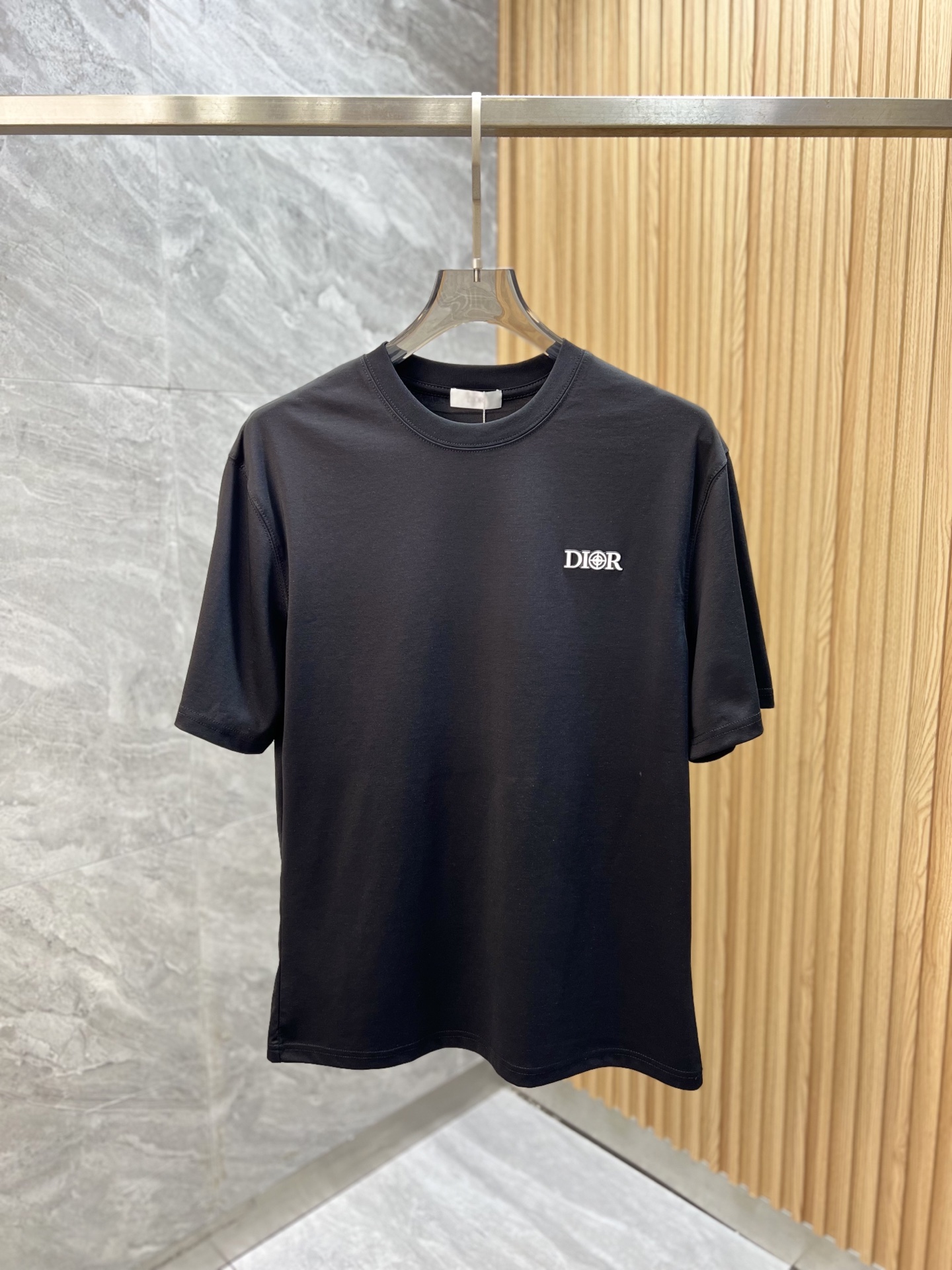 NO:483524,Dior/Dior 2025 new spring and summer products are available, complete three standards, mercerized cotton round neck short-sleeved T-shirt, no need to introduce too much good products, look at the details, counter number M-XXXL 175/140 Suggestions L,,dior,dior,T-shirt,tees,t-shirt,alexander wang19860909Dior/迪奥 2025年春夏新品上新 三标齐全 丝光棉圆领短袖T恤 好货不用过多介绍 看细节 专柜码数M-XXXL 175/140建议L,,dior,dior,T-shirt,tees，t-shirt,alexander wang,Men's clothing