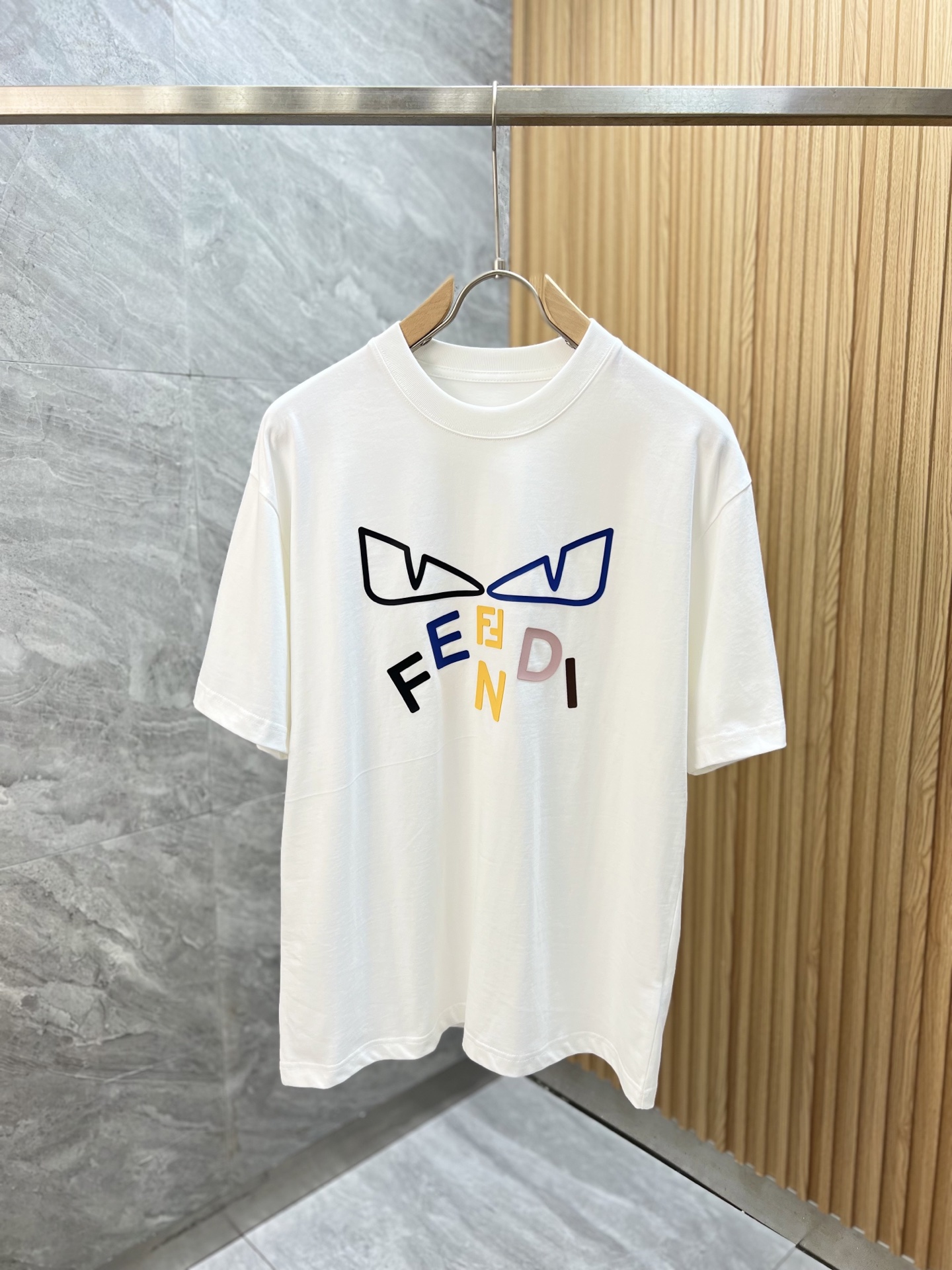 NO:150543,Fendi/Fendi 2025 spring and summer new product, complete three standards, round neck pure cotton short-sleeved T-shirt, no need to introduce too much good products, look at the details, counter code M-XXXL /140 suggestions, L, fendi, fendi, T-shirt, tees, t-shirt, alexander wang19860909Fendi/芬迪 2025春夏新品 三标齐全 圆领纯棉短袖T恤 好货不用过多介绍 看细节 专柜码数M-XXXL /140建议L,,fendi,fendi,T-shirt,tees，t-shirt,alexander wang,Men's clothing