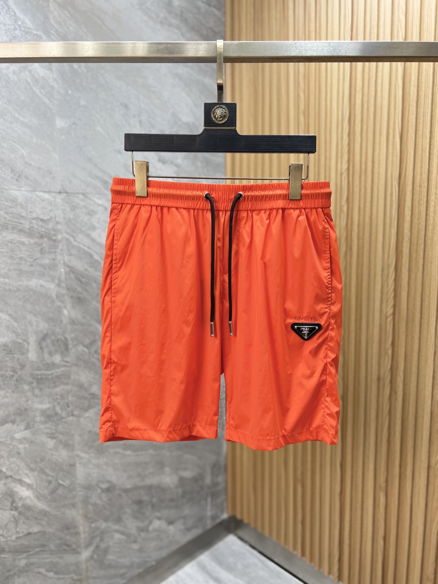 NO:153253,Prada/Prada 2025 spring and summer new products, complete three standards, beach pants, shorts, good products, don't need to introduce too much, look at the details, counter number M-XXXL 175/140 upper body suggestions XL,,prada,prada,shorts,alexander wang19860909Prada/普拉达 2025春夏新品 三标齐全 沙滩裤 短裤 好货不用过多介绍 看细节 专柜码数M-XXXL 175/140上身建议XL,,prada,prada,shorts,alexander wang,Men's clothing