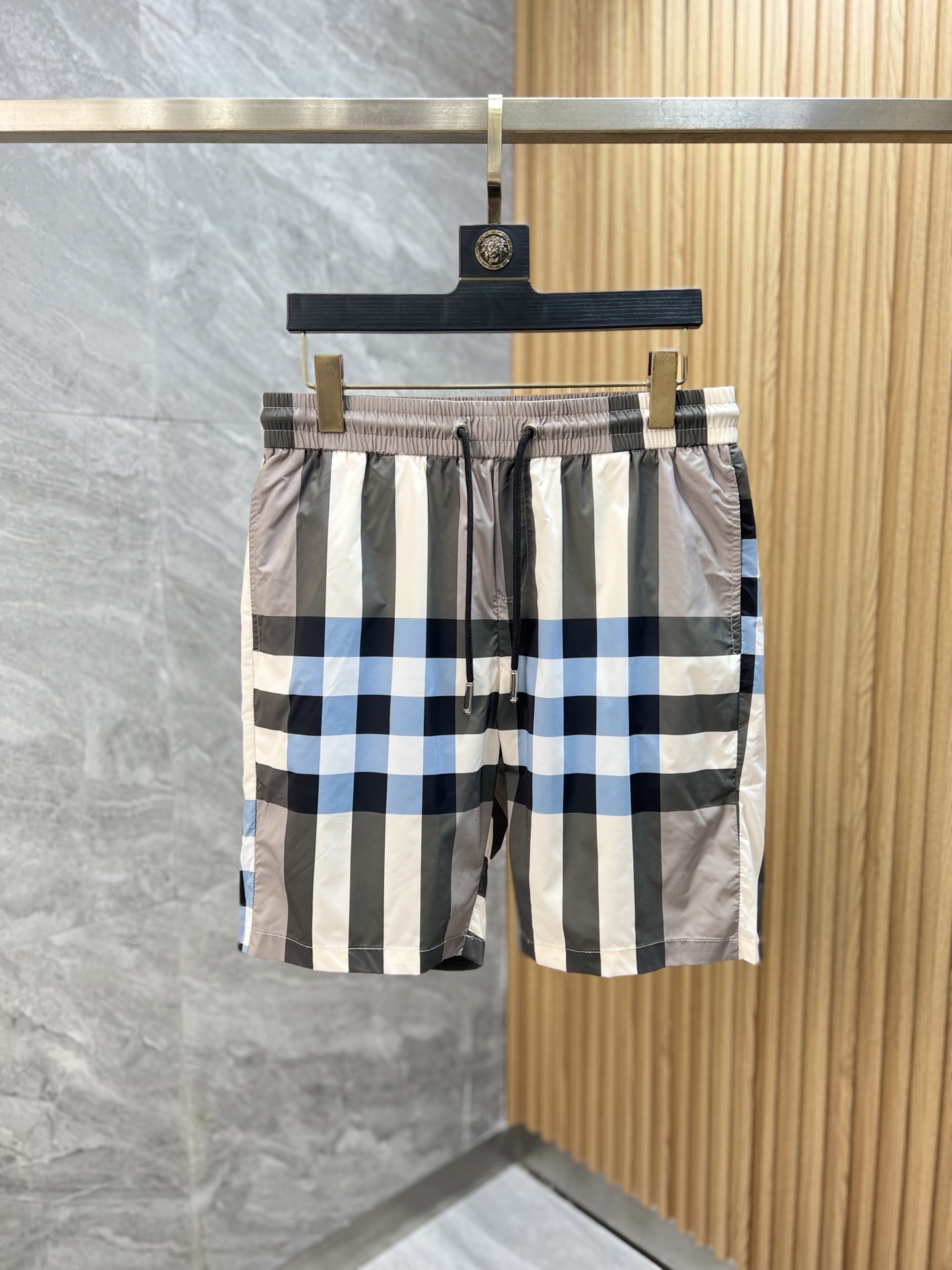 NO:153270,/ Burberry 2025 spring and summer new product, complete three standards, beach pants, shorts, good products, don't need to be introduced too much, look at the details, counter number M-XXXL 175/140 upper body suggestions XL, burberry, shorts, alexander wang19860909/巴宝莉 2025春夏新品 三标齐全 沙滩裤 短裤 好货不用过多介绍 看细节 专柜码数M-XXXL 175/140上身建议XL,,burberry,shorts,alexander wang,Men's clothing