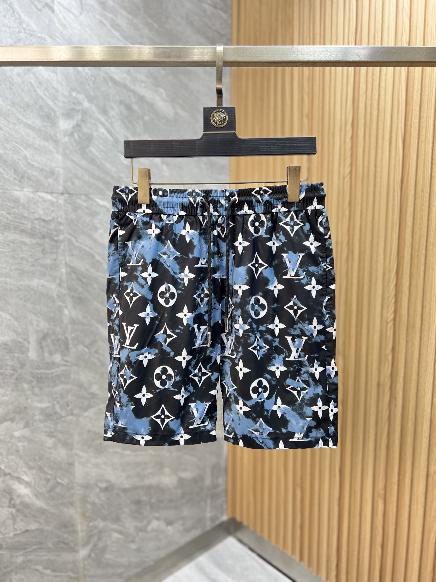 NO:153274,LV/Louis Vuitton 2025 Spring and Summer New Products, Three Standards, Beach Pants, Shorts, Good Products, Don't need to introduce too much, Look at the details, Counter Code M-XXXL 175/140 Recommended for upper body XL,,louis vuitton,louis vuitton,shorts,alexander wang19860909LV/路易威登 2025春夏新品 三标齐全 沙滩裤 短裤 好货不用过多介绍 看细节 专柜码数M-XXXL 175/140上身建议XL,,louis vuitton,louis vuitton,shorts,alexander wang,Men's clothing