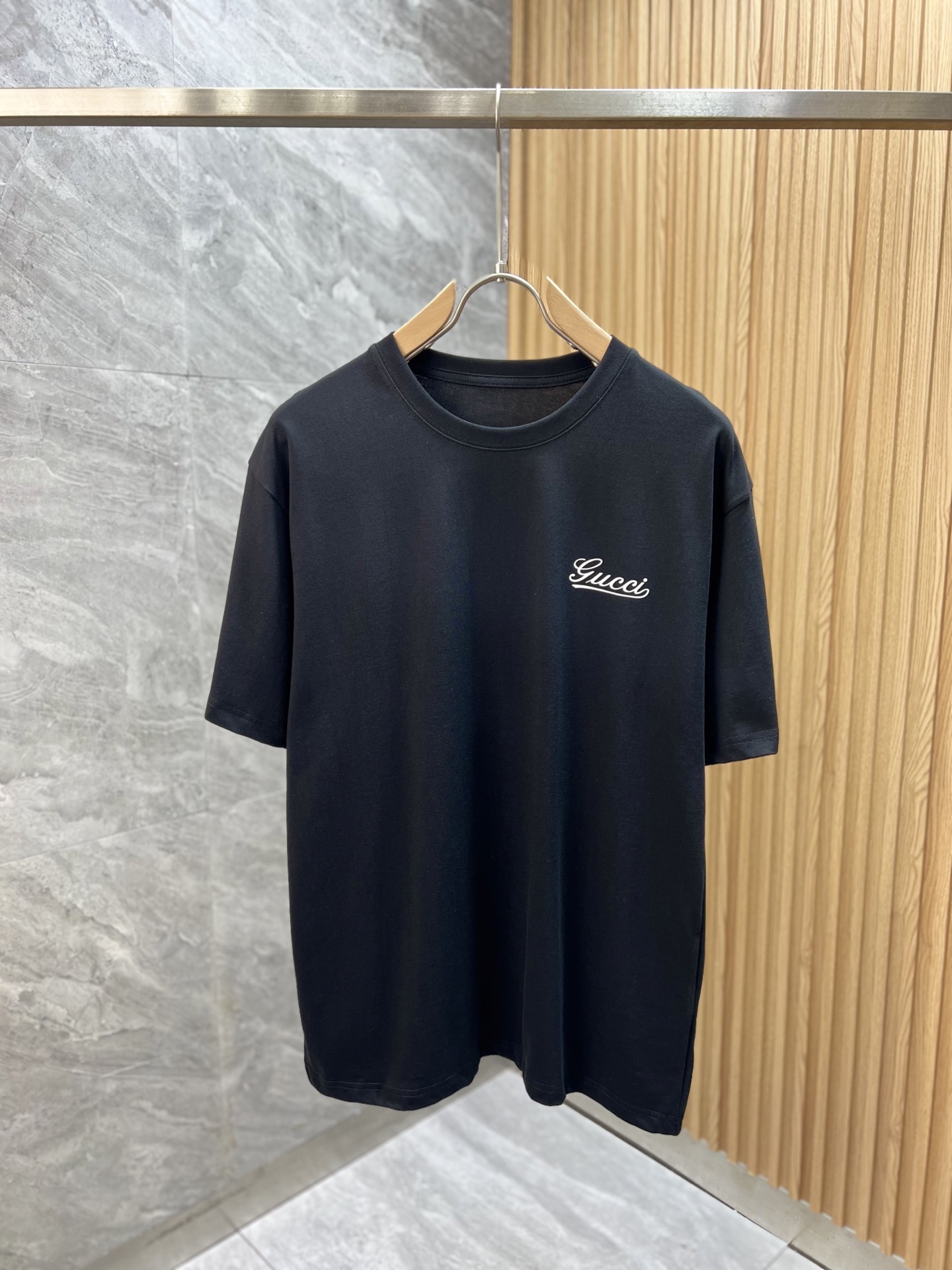 NO:156117,Gucci/Gucci 2025 spring and summer new product, complete three standards, round neck pure cotton short-sleeved T-shirt, don’t need to introduce too much good products, look at the details, counter code M-XXXL / Suggestions, gucci, T-shirt, tees, t-shirt, alexander wang19860909Gucci/古奇 2025春夏新品 三标齐全 圆领纯棉短袖T恤 好货不用过多介绍 看细节 专柜码数M-XXXL /建议L,,gucci,T-shirt,tees，t-shirt,alexander wang,Men's clothing