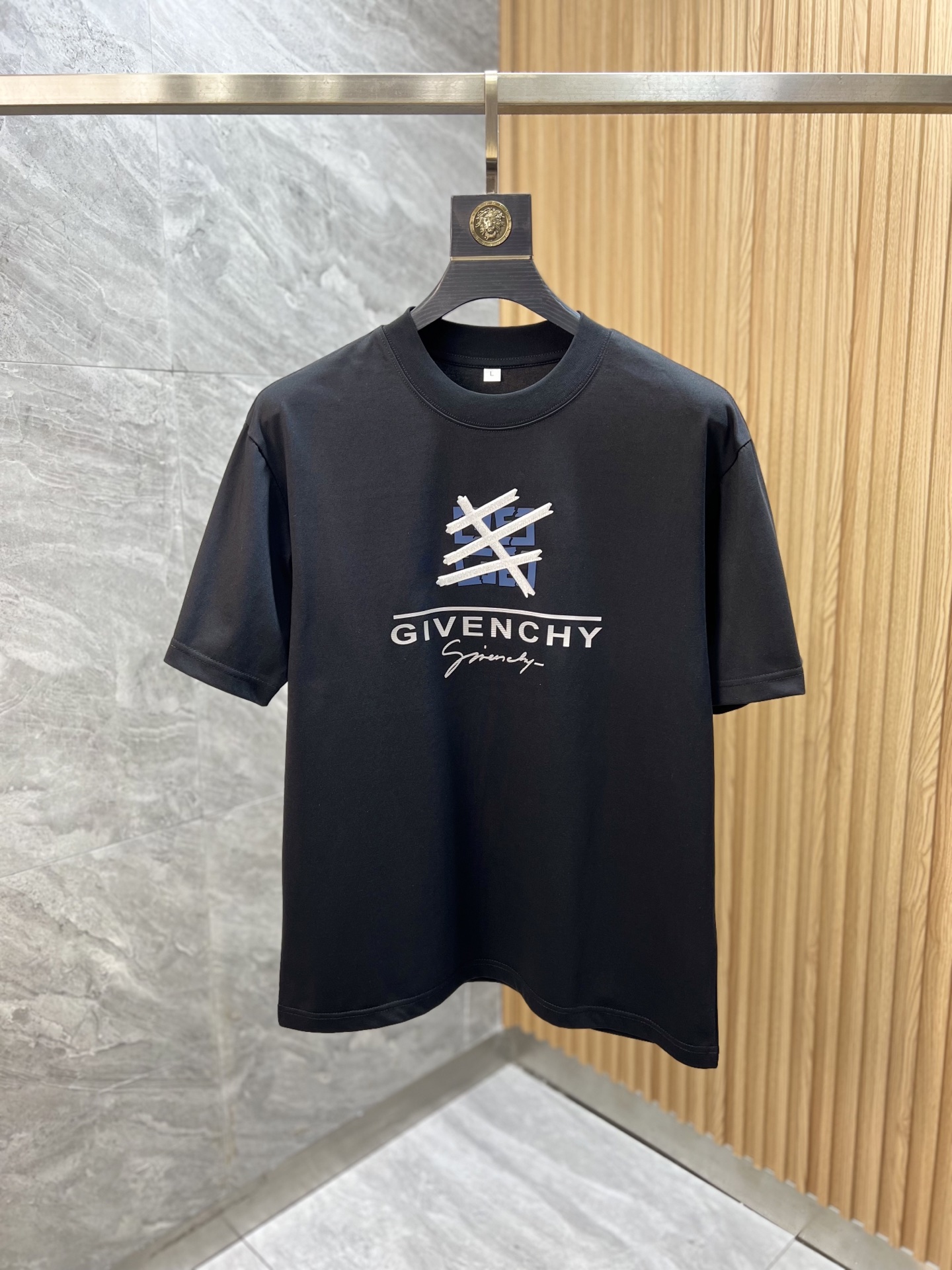 NO:156124,Givenchy 2025 Spring and Summer New Products, Complete Three Standards, Round Neck Pure Cotton Short-Sleeve T-shirts, Don’t need to introduce too much good products, look at the details, Counter Code M-XXXL / Suggestions, given, given, given, T-shirt, tees, t-shirt, alexander wang19860909give/纪梵希 2025春夏新品 三标齐全 圆领纯棉短袖T恤 好货不用过多介绍 看细节 专柜码数M-XXXL /建议L,,givenchy,givenchy,T-shirt,tees，t-shirt,alexander wang,Men's clothing