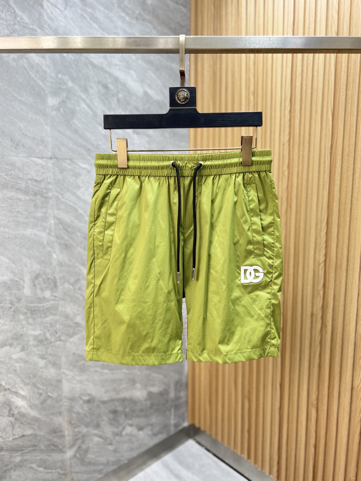 NO:156148,DG/Dolce & Gabbana 2025 spring and summer new products, complete three standards, beach pants, shorts, good products, no need to introduce too much, look at the details, counter number M-XXXL / upper body suggestions XL,, Dolce & Gabbana, Dolce & Gabbana, shorts, alexander wang19860909DG/杜嘉班纳 2025春夏新品 三标齐全 沙滩裤 短裤 好货不用过多介绍 看细节 专柜码数M-XXXL /上身建议XL,,Dolce&Gabbana,Dolce&Gabbana,shorts,alexander wang,Men's clothing