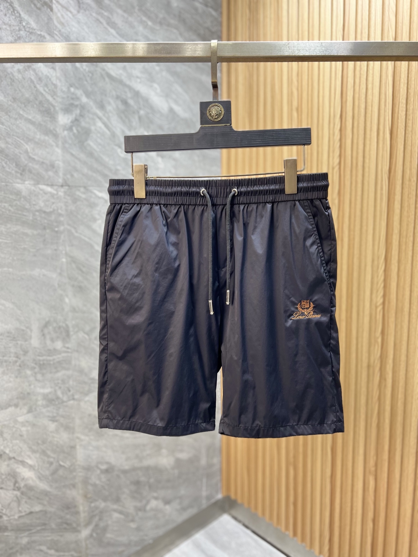NO:156154,LP Spring and summer new products, complete three standards, beach pants, shorts, good products, don't need to introduce too much, look at the details, counter number M-XXXL / upper body suggestions XL,,loro piana, shorts,alexander wang19860909LP 春夏新品 三标齐全 沙滩裤 短裤 好货不用过多介绍 看细节 专柜码数M-XXXL /上身建议XL,,loro piana,shorts,alexander wang,Men's clothing