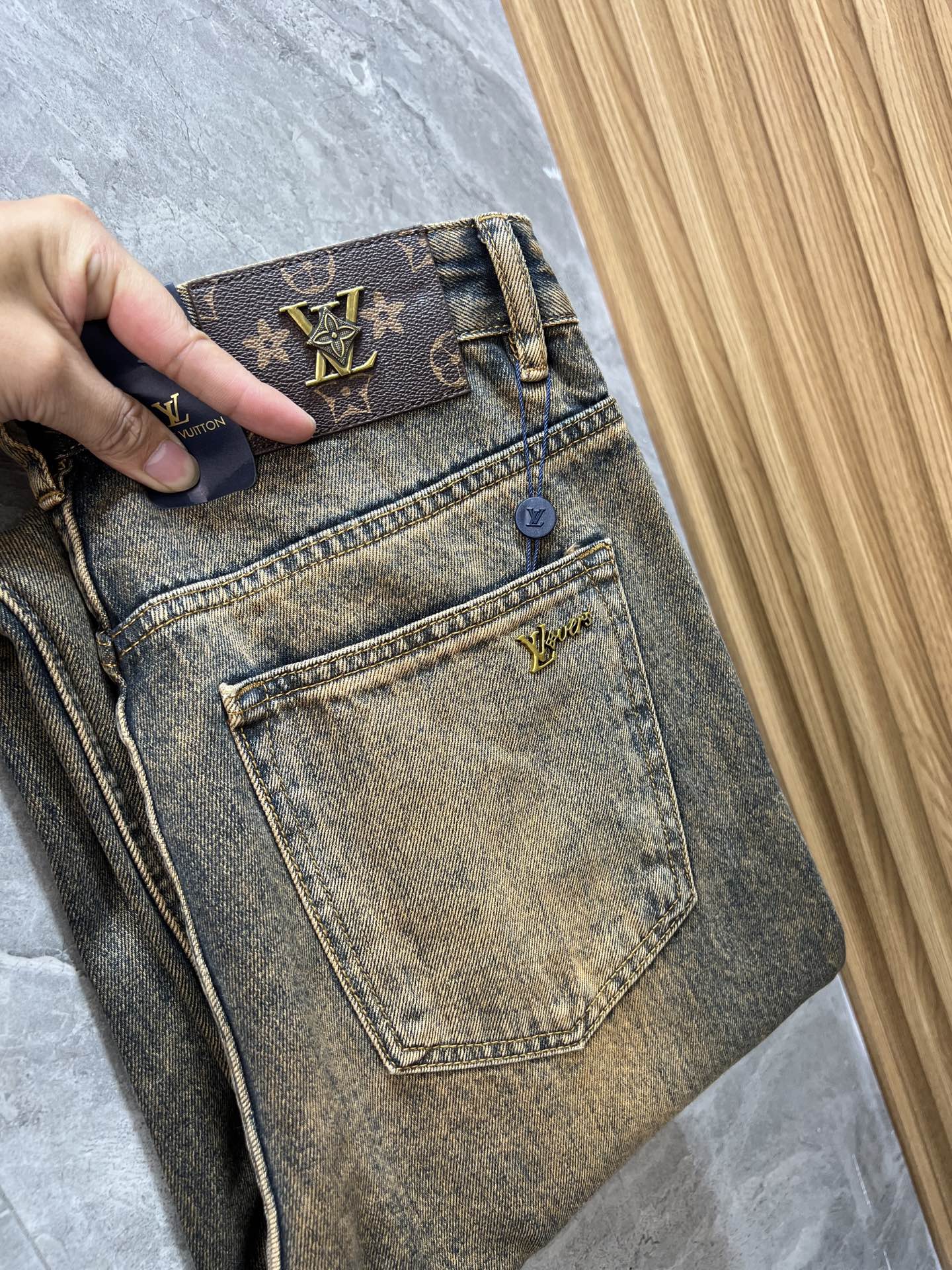 NO:156123,LV/Louis Vuitton 2025 Spring and Summer New Products, Complete Three Standards, Wide Edition Jeans, Good Products, Don't need to introduce too much, Look at the details, Counter Code Number 28-38 175/140 Upper Body 32,,louis vuitton,louis vuitton,jeans,alexander wang19860909LV/路易威登 2025春夏新品 三标齐全 阔版牛仔裤 好货不用过多介绍 看细节 专柜码数28-38 175/140上身32,,louis vuitton,louis vuitton,jeans,alexander wang,Men's clothing