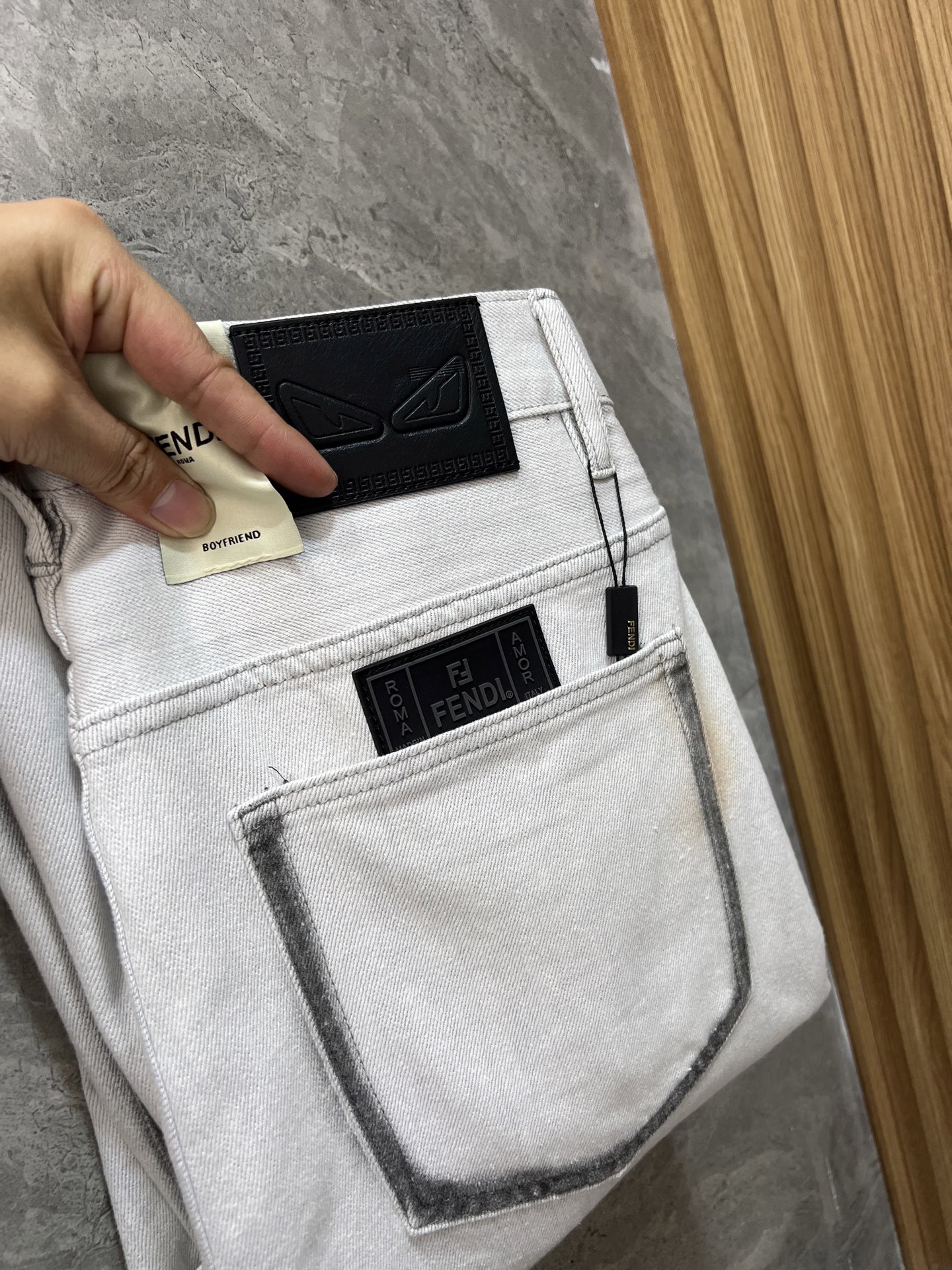 NO:156128,Fendi/Fendi 2025 spring and summer new product, complete three standards, wide version of jeans, good products, no need to introduce too much, look at the details, counter number 28-38 175/140 upper body 32,,fendi,fendi,jeans,alexander wang19860909Fendi/芬迪 2025春夏新品 三标齐全 阔版牛仔裤 好货不用过多介绍 看细节 专柜码数28-38 175/140上身32,,fendi,fendi,jeans,alexander wang,Men's clothing