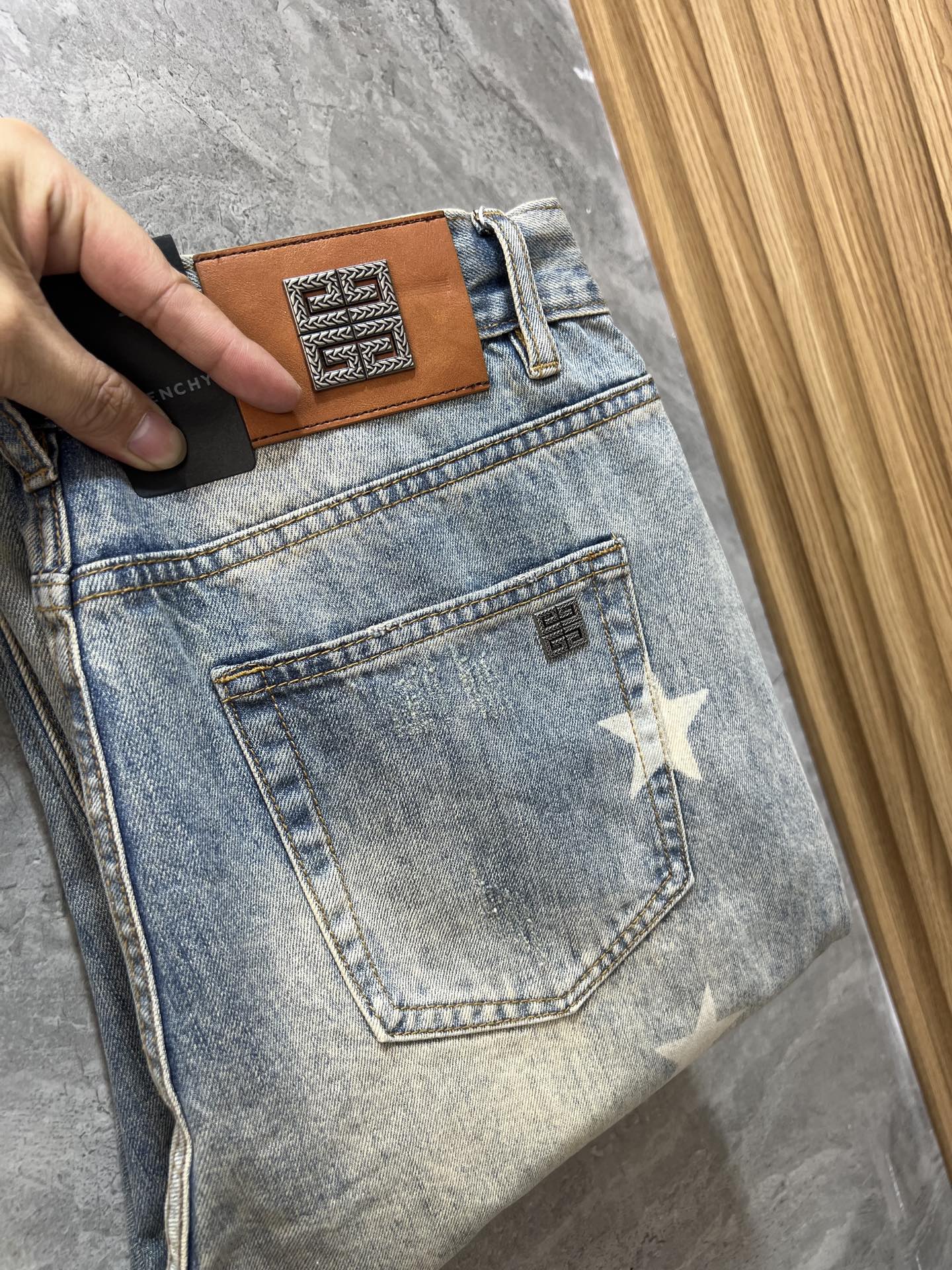 NO:491396,Givenchy 2025 Spring and Summer New Products, Complete Three Standards, Wide Edition Jeans, Good Products, Don't need to introduce too much, Look at the details, Counter codes 28-38 175/140 Upper body 32,, given, given, given, jeans, alexander wang19860909give/纪梵希 2025春夏新品 三标齐全 阔版牛仔裤 好货不用过多介绍 看细节 专柜码数28-38 175/140上身32,,givenchy,givenchy,jeans,alexander wang,Men's clothing