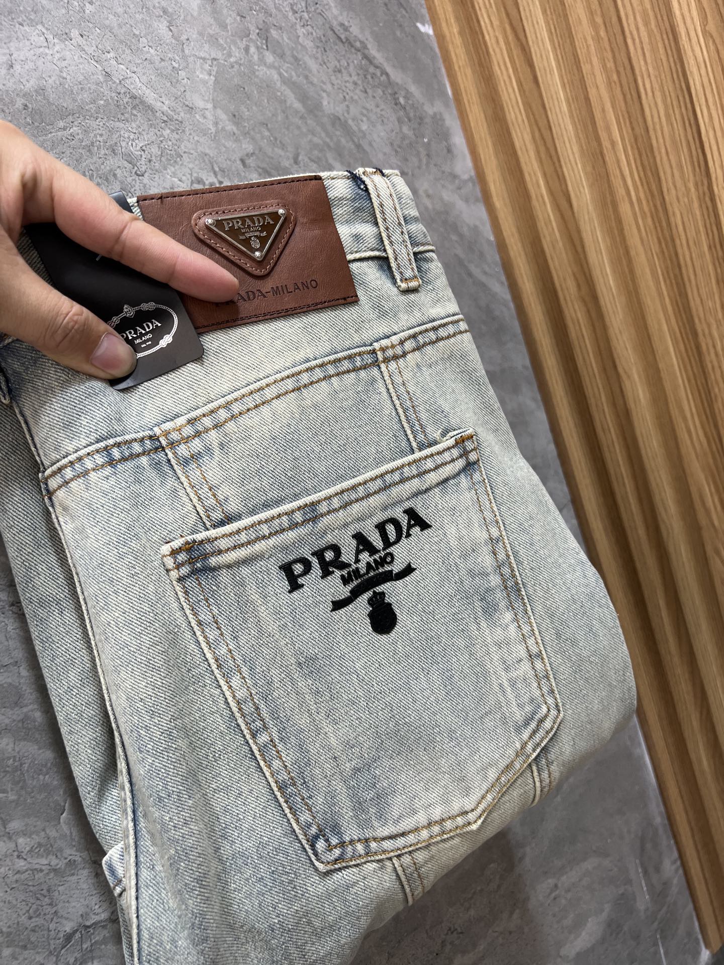 NO:491371,Prada/Prada 2025 Spring and Summer New Products, Complete Three Standards, Wide Edition Jeans, Good Products, Don’t need to introduce too much, Look at the details, Counter Code 28-38 175/140 Upper Body 32,,prada,prada,jeans,alexander wang19860909Prada/普拉达 2025春夏新品 三标齐全 阔版牛仔裤 好货不用过多介绍 看细节 专柜码数28-38 175/140上身32,,prada,prada,jeans,alexander wang,Men's clothing