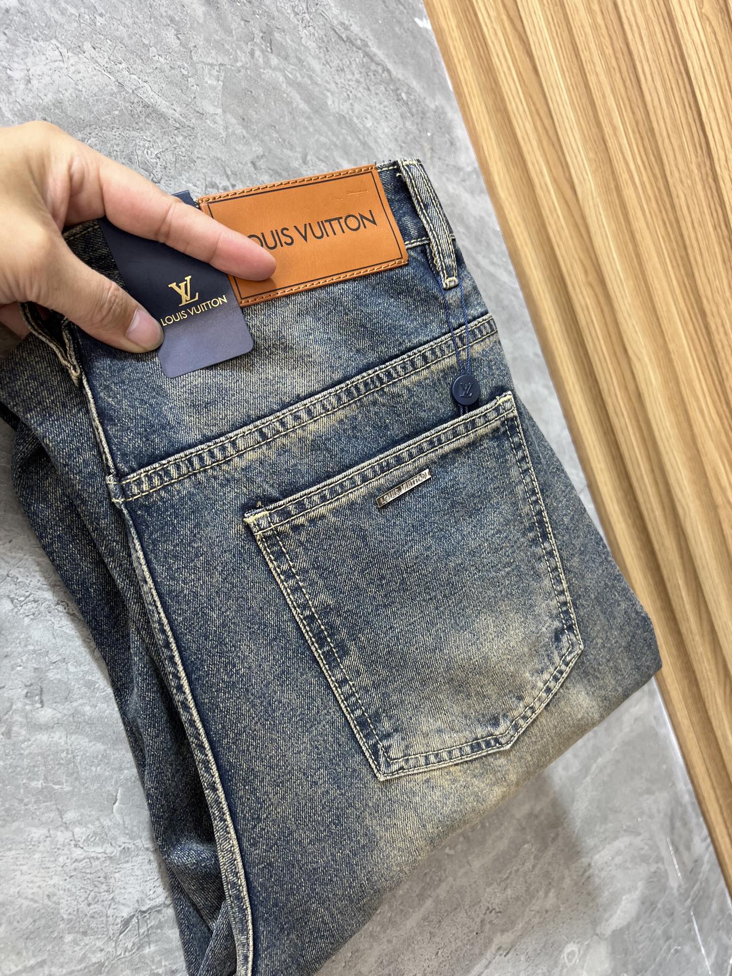 NO:491379,LV/Louis Vuitton 2025 Spring and Summer New Products, Complete Three Standards, Wide Edition Jeans, Good Products, Don't need to introduce too much, Look at the details, Counter Code Number 28-38 175/140 Upper Body 32,,louis vuitton,louis vuitton,jeans,alexander wang19860909LV/路易威登 2025春夏新品 三标齐全 阔版牛仔裤 好货不用过多介绍 看细节 专柜码数28-38 175/140上身32,,louis vuitton,louis vuitton,jeans,alexander wang,Men's clothing