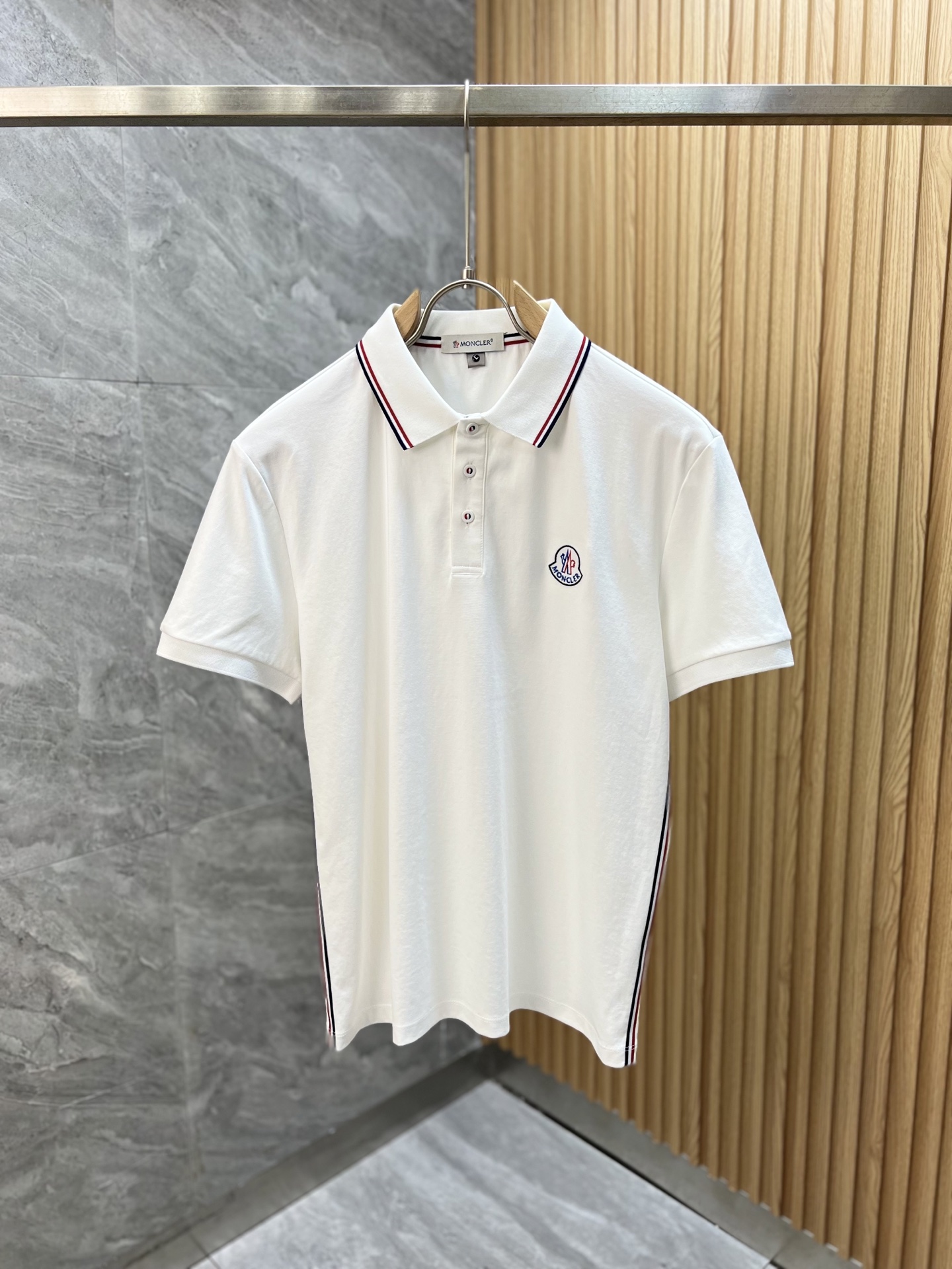 NO:521679,Moncler/Shirt 2025 Spring and Summer New Products, Complete Three Standards, Lapel Short-Sleeve Polo Shirt, Good Products, Don’t need to introduce too much, Look at the details, Counter Code M-XXXL /140 Suggestions L,, Moncler, T-shirt, alexander wang19860909Moncler/蒙口 2025春夏新品 三标齐全 翻领短袖polo衫 好货不用过多介绍 看细节 专柜码数M-XXXL /140建议L,,Moncler,T-shirt,alexander wang,Men's clothing