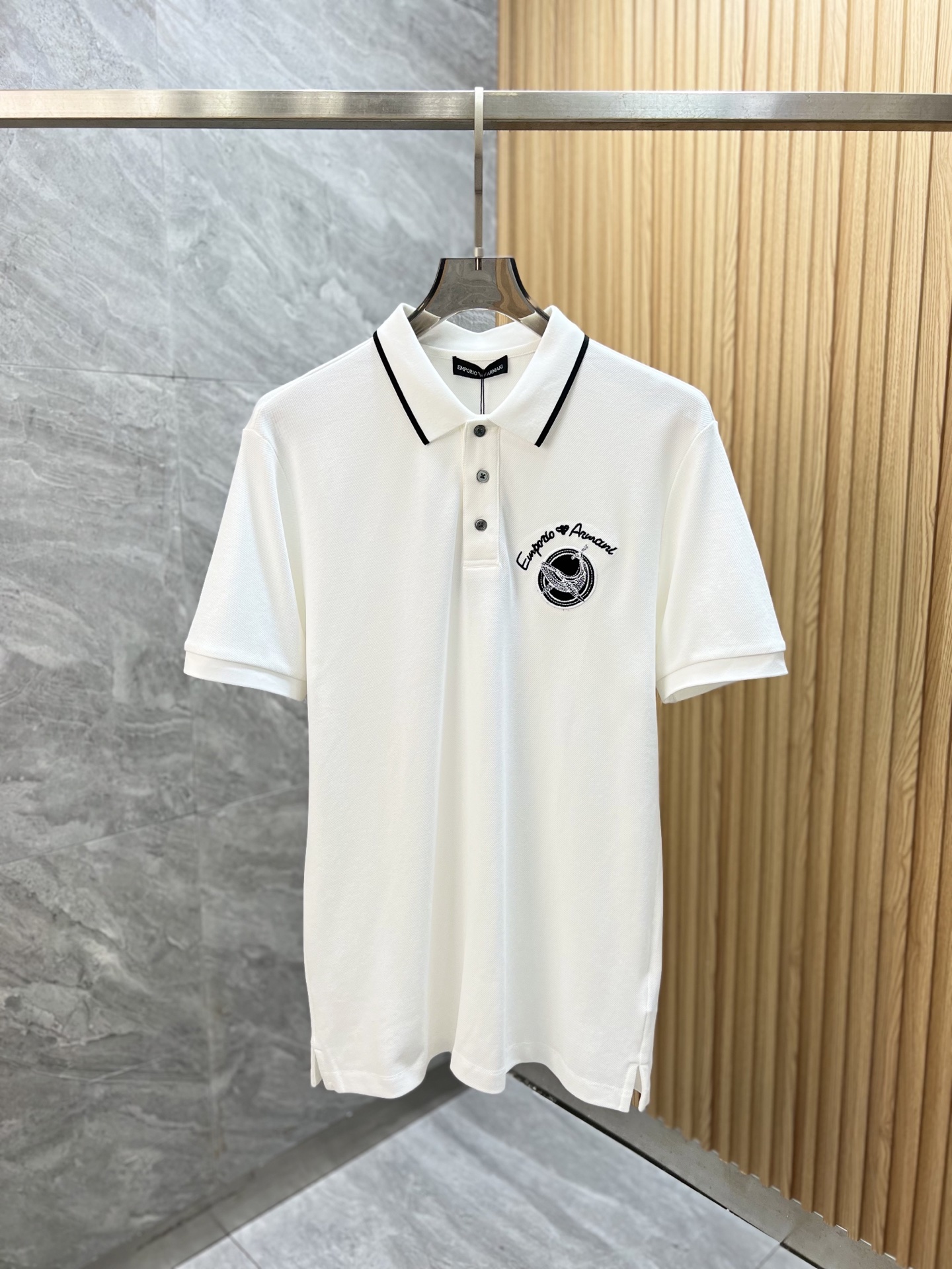 NO:159923,New spring and summer products, complete three standards, lapel short-sleeved polo shirt, no need to introduce too much good products, look at the details, counter number M-XXXL 175/140 Suggestions L,,,,T-shirt,alexander wang19860909春夏新品 三标齐全 翻领短袖polo衫 好货不用过多介绍 看细节 专柜码数M-XXXL 175/140建议L,,,T-shirt,alexander wang,Men's clothing