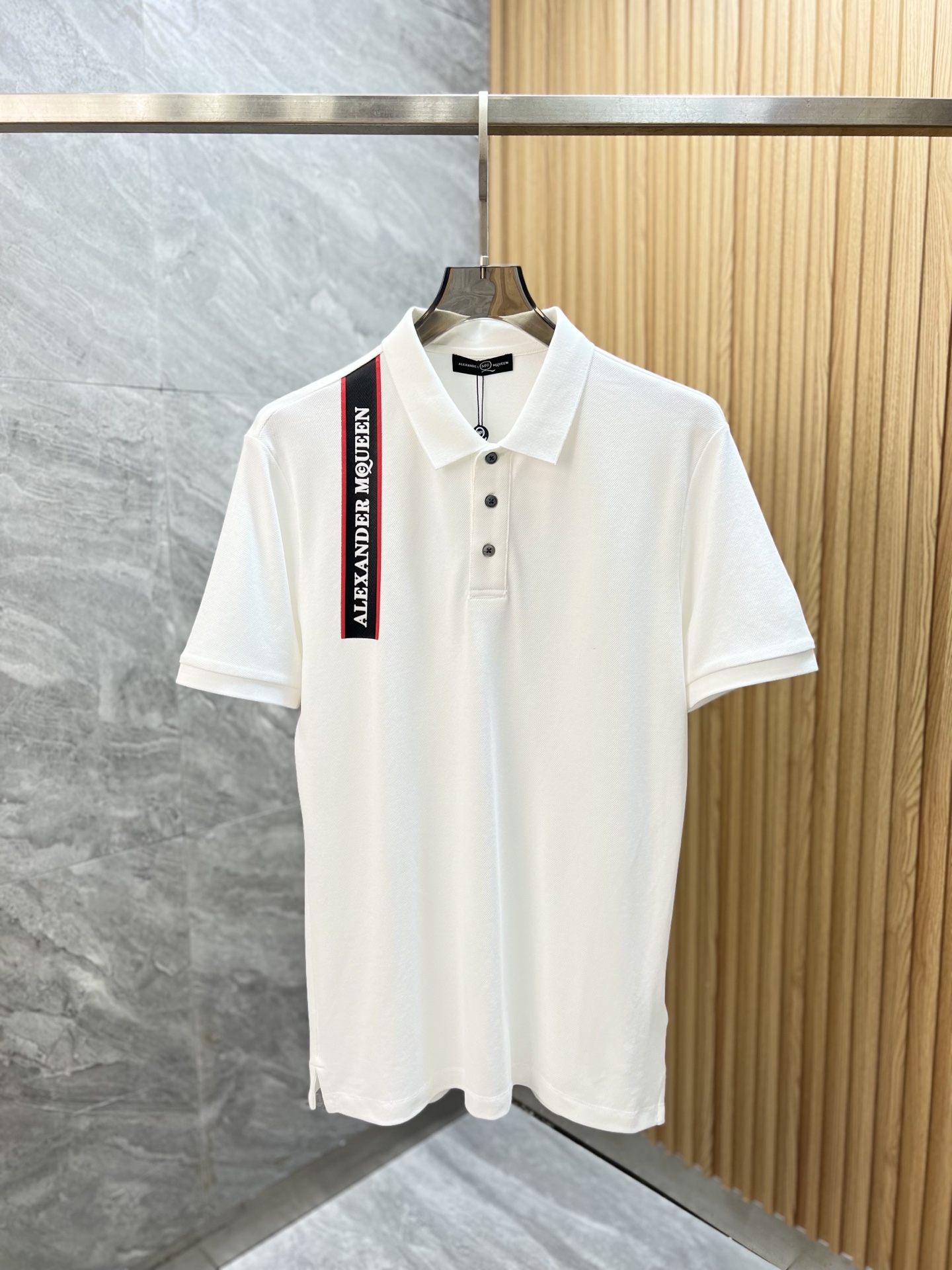 NO:159925,McQueen Spring and summer new products, complete three-standard lapel short-sleeved polo shirt. Don’t need to introduce too much good products. Look at the details. Counter code M-XXXL 175/140 Suggestions,,alexander mcqueen,T-shirt,alexander wang19860909麦昆 春夏新品 三标齐全 翻领短袖polo衫 好货不用过多介绍 看细节 专柜码数M-XXXL 175/140建议L,,alexander mcqueen,T-shirt,alexander wang,Men's clothing