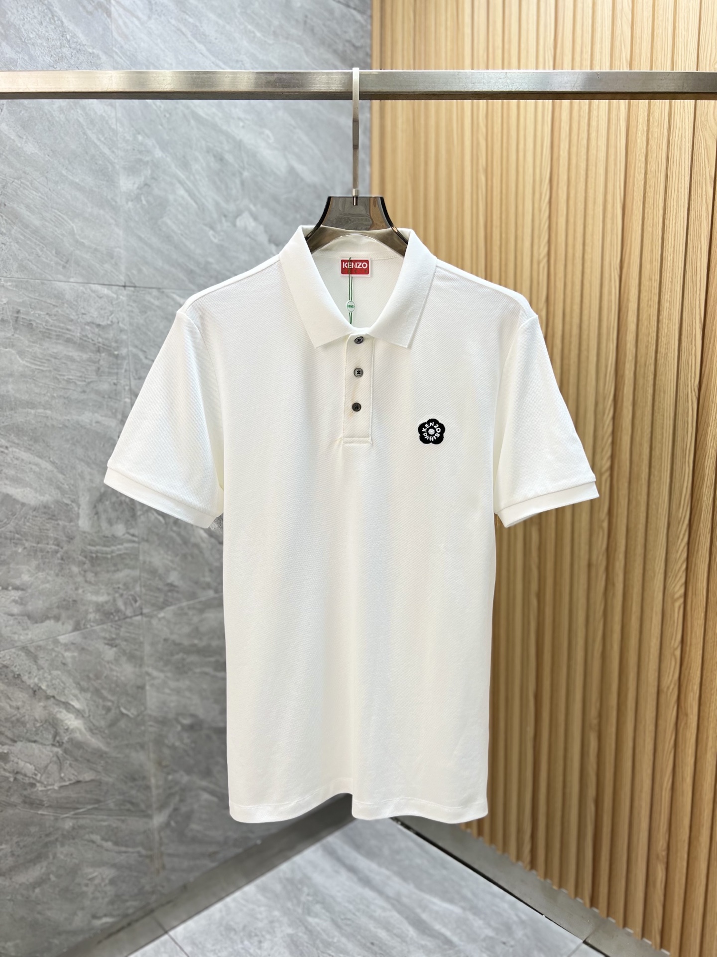 NO:159926,kenzo new spring and summer products, complete three-standard lapel short-sleeved polo shirt. Don’t need to introduce too much good products. Look at the details. Counter code M-XXXL 175/140 Suggestions L, T-shirt, alexander wang19860909kenzo 春夏新品 三标齐全 翻领短袖polo衫 好货不用过多介绍 看细节 专柜码数M-XXXL 175/140建议L,,T-shirt,alexander wang,Men's clothing