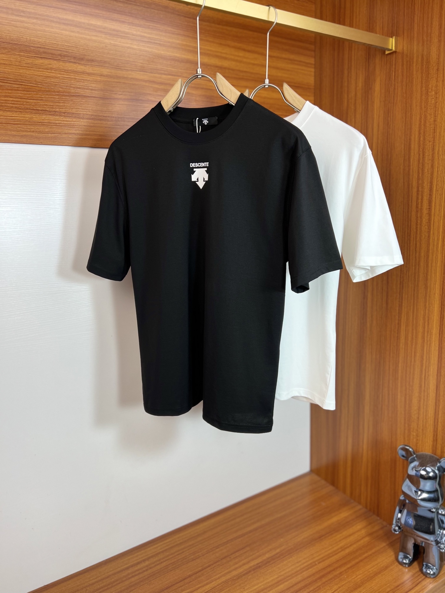 NO:482900,/Disante 2025 spring and summer new products, complete three standards, mercerized cotton short-sleeved T-shirts. Don’t need to introduce too much good products. Look at the details. Counter code M-XXXL 175/140 Suggestions L,, T-shirt,tees, t-shirt,alexander wang19860909/迪桑特 2025春夏新品 三标齐全 丝光棉短袖T恤 好货不用过多介绍 看细节 专柜码数M-XXXL 175/140建议L,,T-shirt,tees，t-shirt,alexander wang,Men's clothing