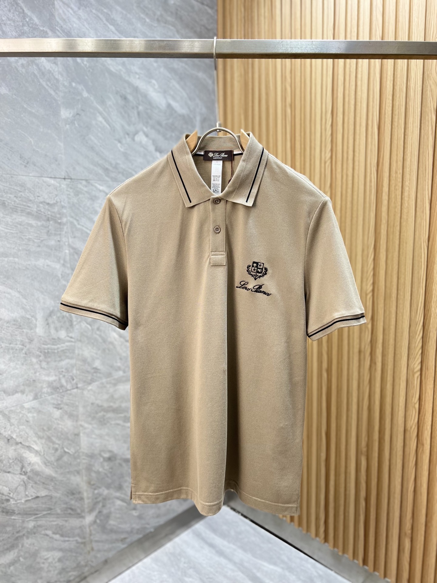 NO:161466,LP New products for spring and summer are available in the new year, complete three standards, lapel short-sleeved POLO shirt, no need to introduce too much good products, look at the details, counter number M-XXXXL /140 suggestions L,,,loro piana,T-shirt,alexander wang19860909LP 年春夏新品上新 三标齐全 翻领短袖POLO衫 好货不用过多介绍 看细节 专柜码数M-XXXXL /140建议L,,,loro piana,T-shirt,alexander wang,Men's clothing