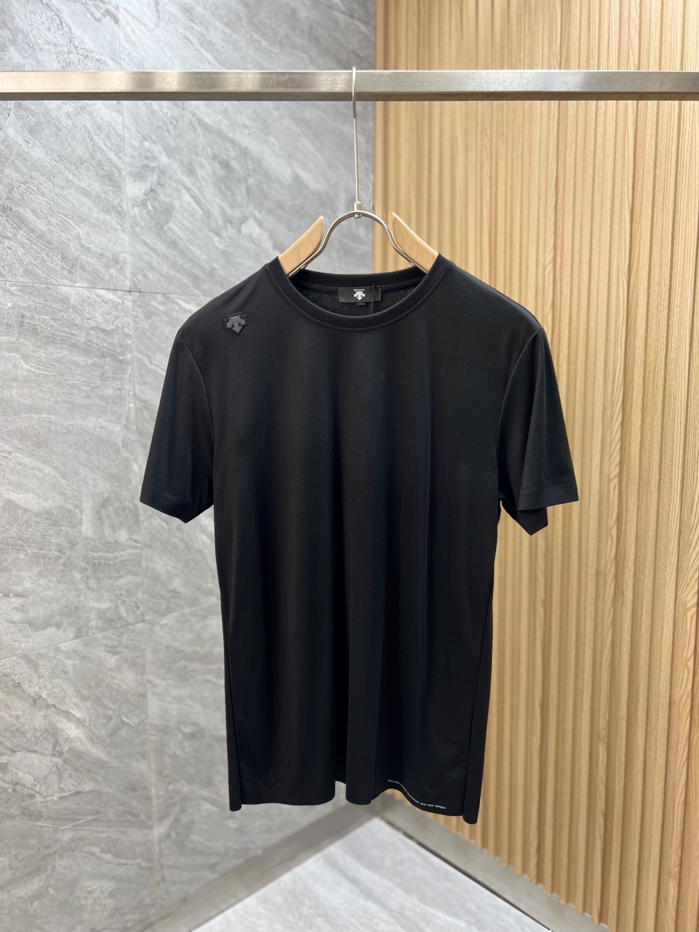 NO:161474,/Disante 2025 spring and summer new products are available, complete three standards, mercerized cotton round neck short-sleeved T-shirt. Don’t need to introduce too much good products. Look at the details. Counter code M-XXXL 175/140 Suggestions L,, T-shirt,tees, t-shirt,alexander wang19860909/迪桑特 2025年春夏新品上新 三标齐全 丝光棉圆领短袖T恤 好货不用过多介绍 看细节 专柜码数M-XXXL 175/140建议L,,T-shirt,tees，t-shirt,alexander wang,Men's clothing