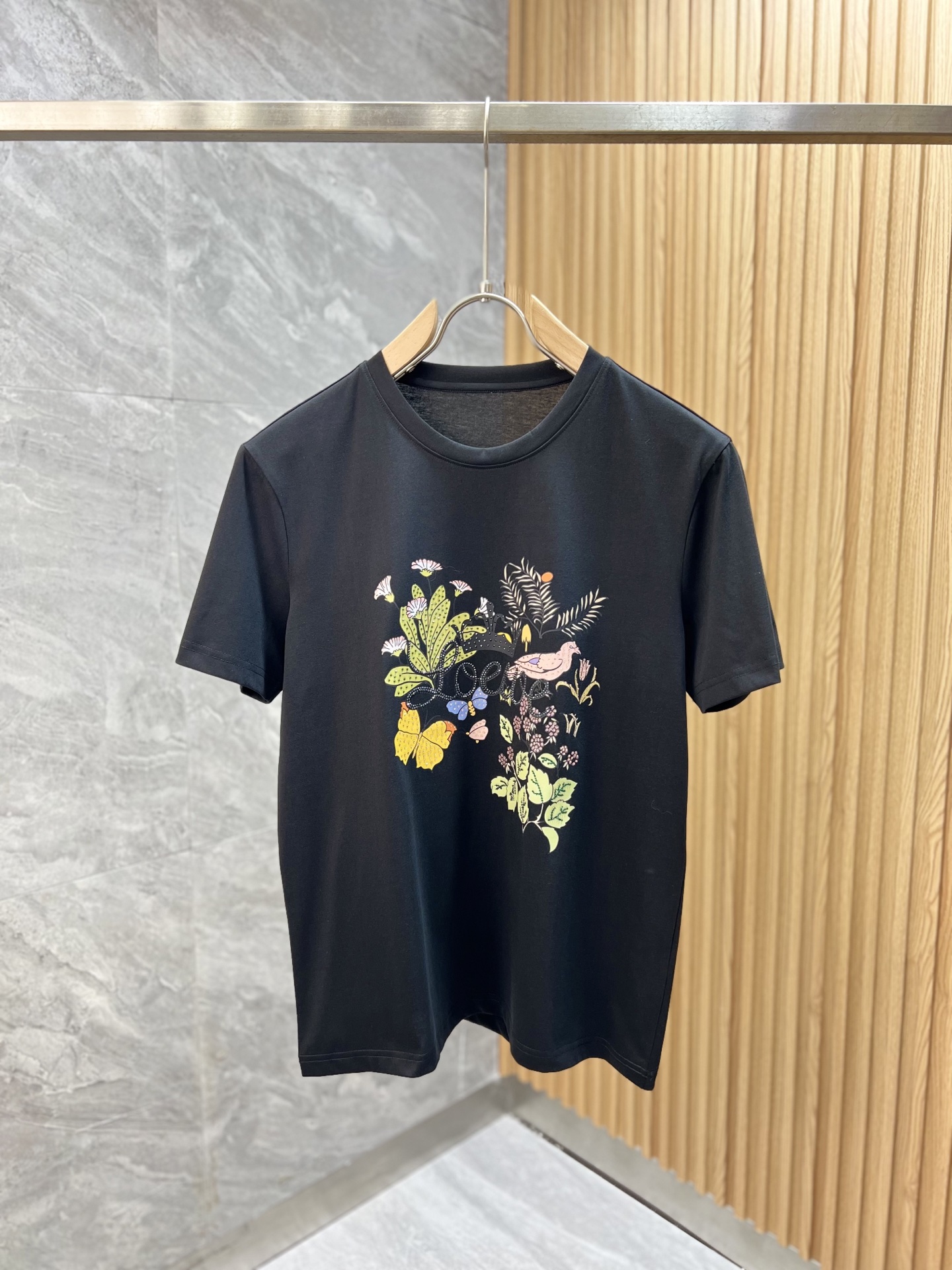 NO:161486,2025 Spring and Summer New Products are available, with three standards complete, mercerized cotton round neck short-sleeved T-shirt. Don’t need to introduce too much good products. Look at the details. Counter code M-6XL 175/140 Recommended XL Slim fit, T-shirt,tees, t-shirt,alexander wang198609092025年春夏新品上新 三标齐全 丝光棉圆领短袖T恤 好货不用过多介绍 看细节 专柜码数M-6XL 175/140建议XL 修身版型,,T-shirt,tees，t-shirt,alexander wang,Men's clothing
