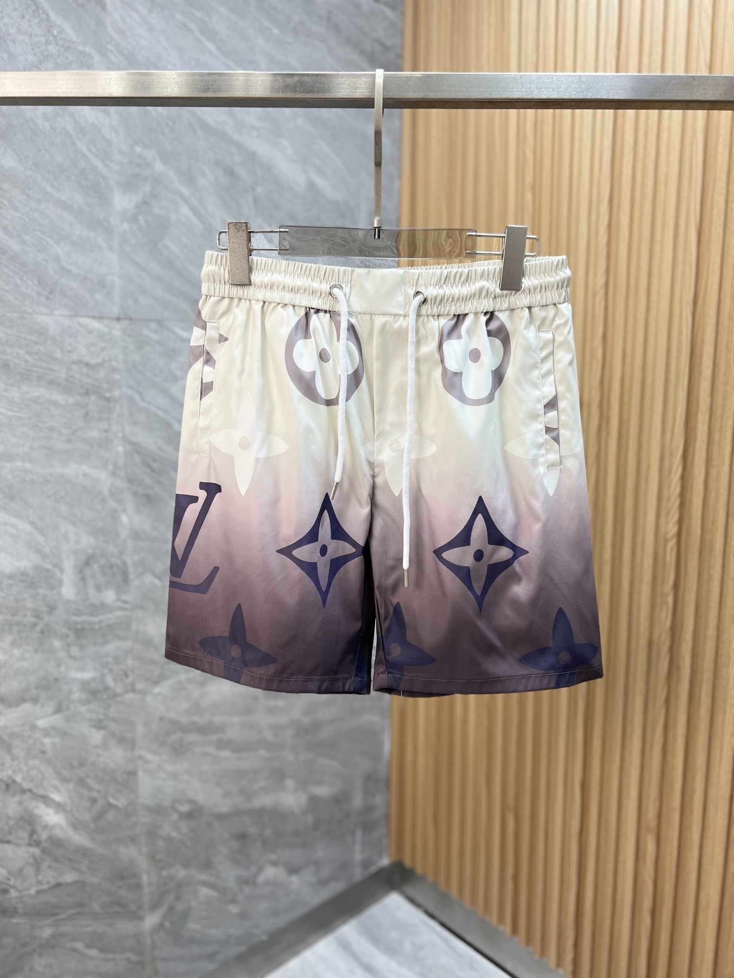 NO:161488,LV/Louis Vuitton 2025 Spring and Summer New Products, Three Standards, Beach Pants, Shorts, Good Products, Don't need to introduce too much, Look at the details, Counter Code M-XXXL 175/140 Recommended for upper body XL,,louis vuitton,louis vuitton,shorts,alexander wang19860909LV/路易威登 2025春夏新品 三标齐全 沙滩裤 短裤 好货不用过多介绍 看细节 专柜码数M-XXXL 175/140上身建议XL,,louis vuitton,louis vuitton,shorts,alexander wang,Men's clothing