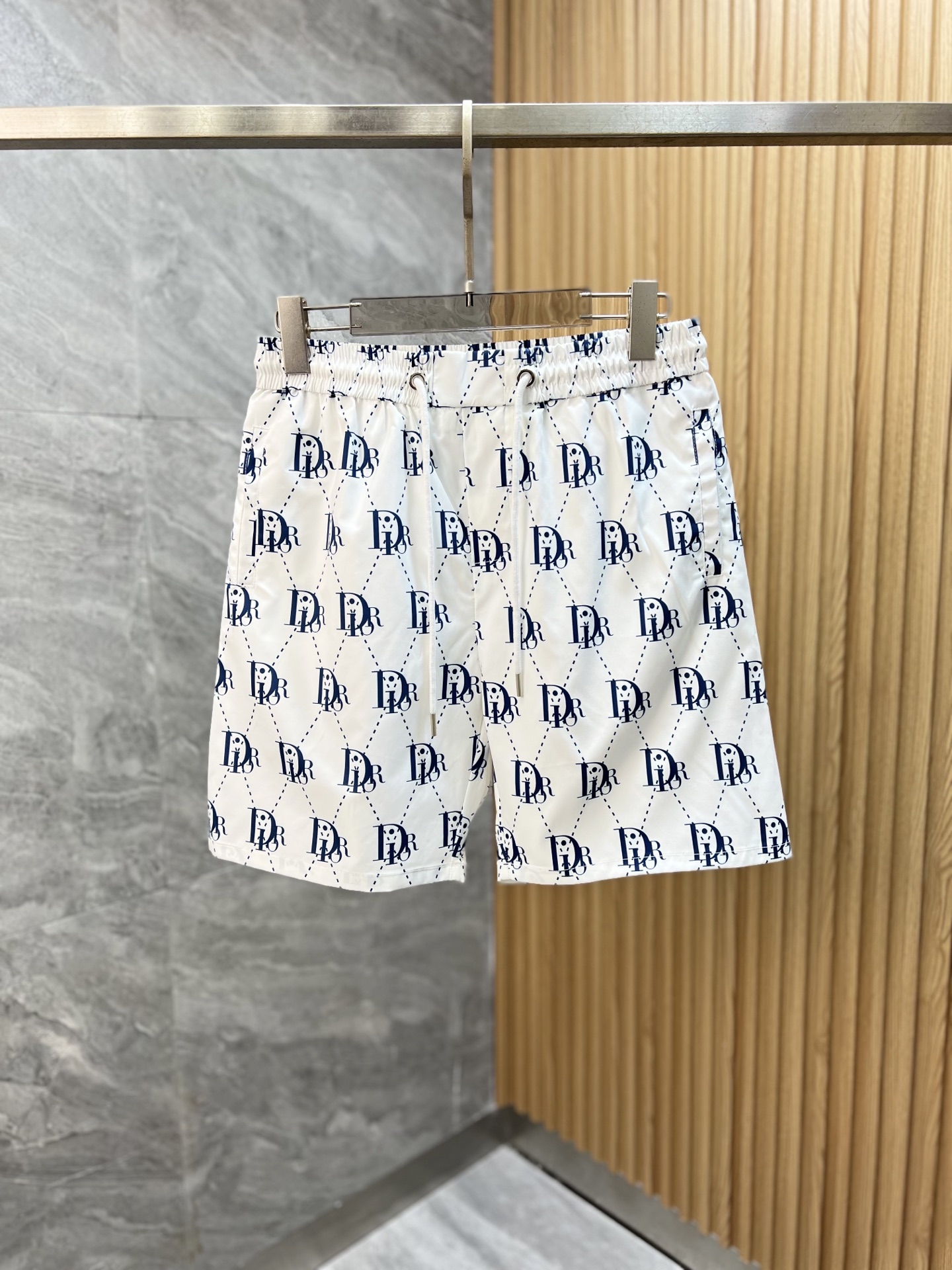 NO:161489,DG/Dolce & Gabbana 2025 spring and summer new products, complete three standards, beach pants, shorts, good products, look at the details, counter code M-XXXL 175/140 upper body suggestions XL, Dolce & Gabbana, Dolce & Gabbana, shorts, alexander wang19860909DG/杜嘉班纳 2025春夏新品 三标齐全 沙滩裤 短裤 好货不用过多介绍 看细节 专柜码数M-XXXL 175/140上身建议XL,,Dolce&Gabbana,Dolce&Gabbana,shorts,alexander wang,Men's clothing