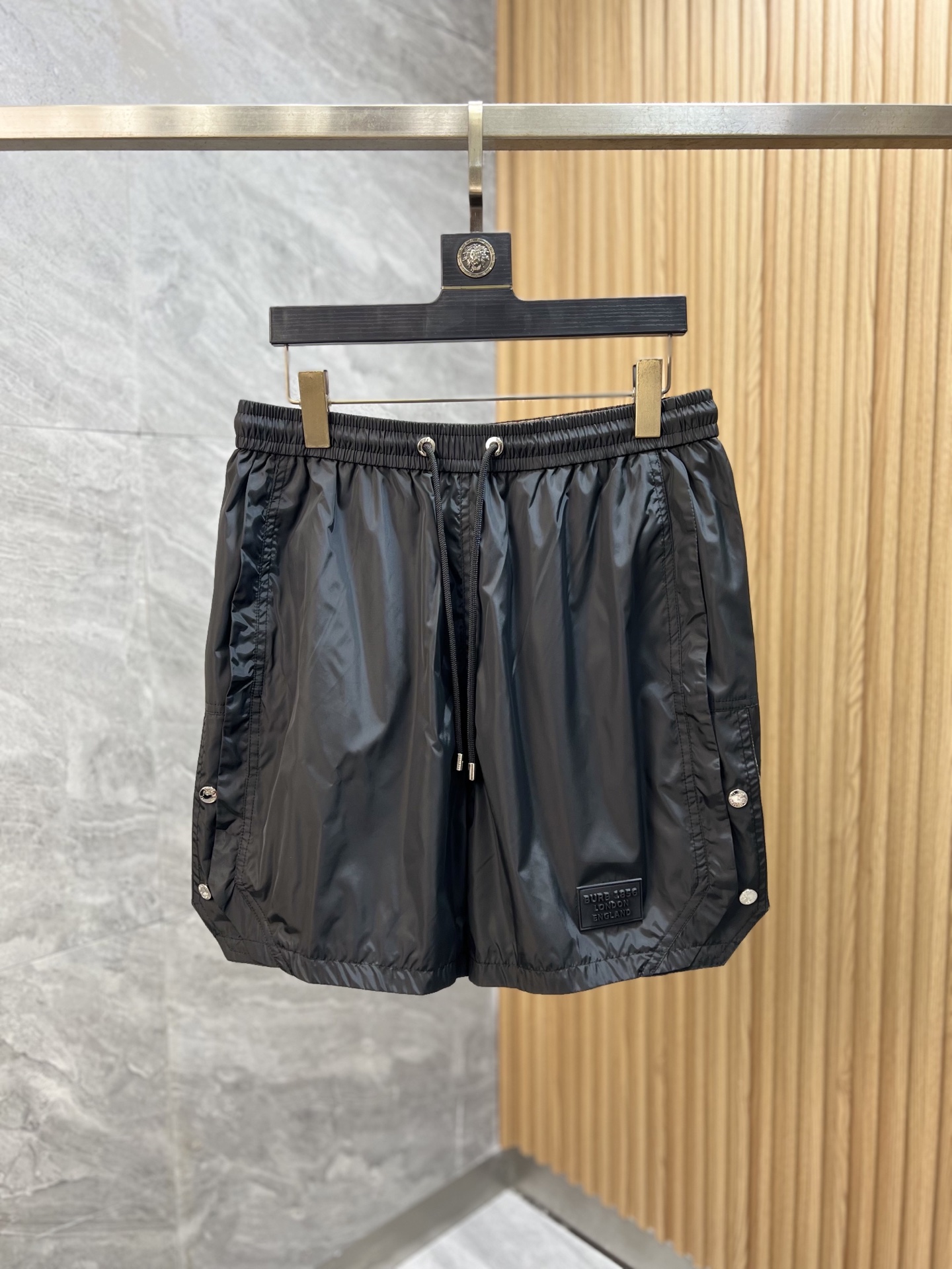 NO:493806,Burberry/Burberry 2025 Spring and Summer New Products, Complete Three Standards, Five-point Shorts, Good Goods Don't Be Over-Introduction, Look at the Details, Counter Code Number M-3XL / 140 Upper Body L Code,, Burberry, Burberry, Shorts, Alexander Wang19860909Burberry/巴宝莉 2025春夏新品 三标齐全 五分短裤 好货不用过多介绍 看细节 专柜码数M-3XL /140上身L码,,burberry,burberry,shorts,alexander wang,Men's clothing
