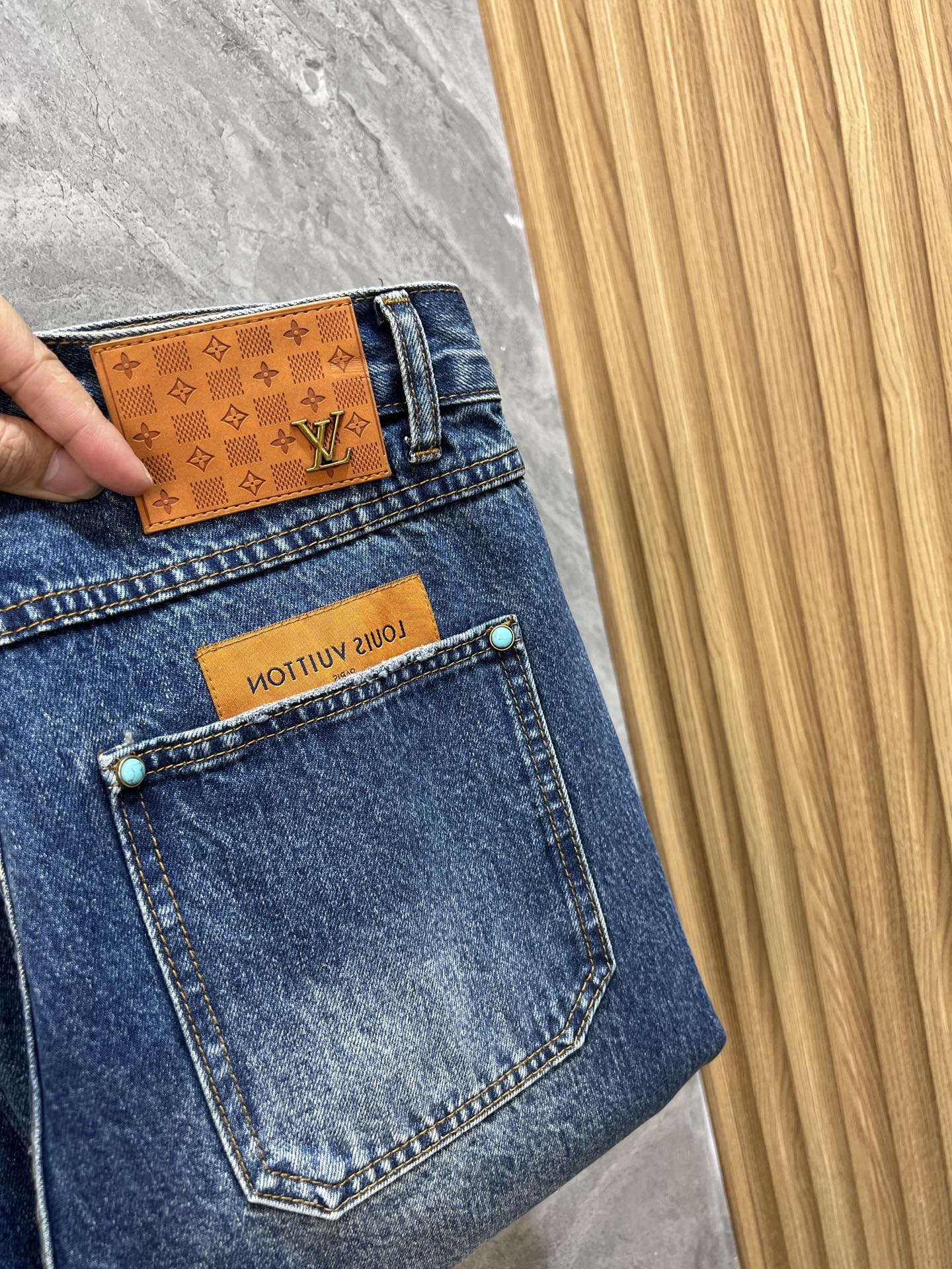 NO:428693,LV/Louis Vuitton 2025 Spring and Summer New Products, Complete Three Standards, Jeans, Good Goods, Don't need to introduce too much, look at the details, Counter codes 28-38, 175/140, 32 upper body sizes,,louis vuitton,louis vuitton,jeans,alexander wang19860909LV/路易威登 2025春夏新品 三标齐全 牛仔裤 好货不用过多介绍 看细节 专柜码数28-38 175/140上身32码,,louis vuitton,louis vuitton,jeans,alexander wang,Men's clothing