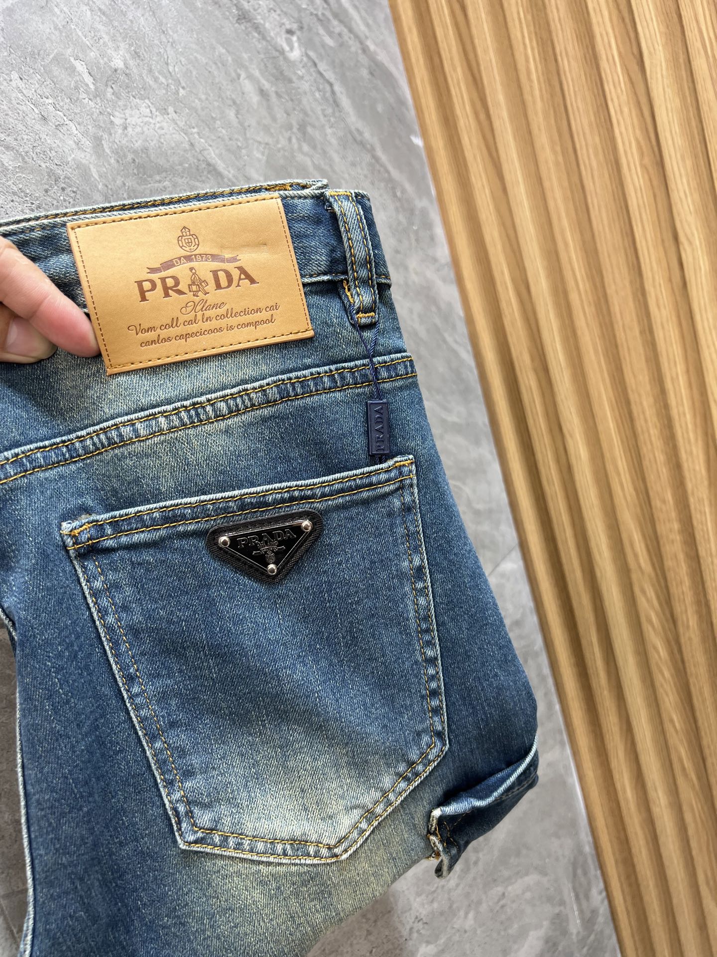 NO:428699,Prada/Prada 2025 Spring and Summer New Products, Complete Three Standards, Jeans, Don’t need to introduce too much good products, look at the details, Counter code number 28-38 175/140 upper body 32 sizes,,prada,prada,jeans,alexander wang19860909Prada/普拉达 2025春夏新品 三标齐全 牛仔裤 好货不用过多介绍 看细节 专柜码数28-38 175/140上身32码,,prada,prada,jeans,alexander wang,Men's clothing