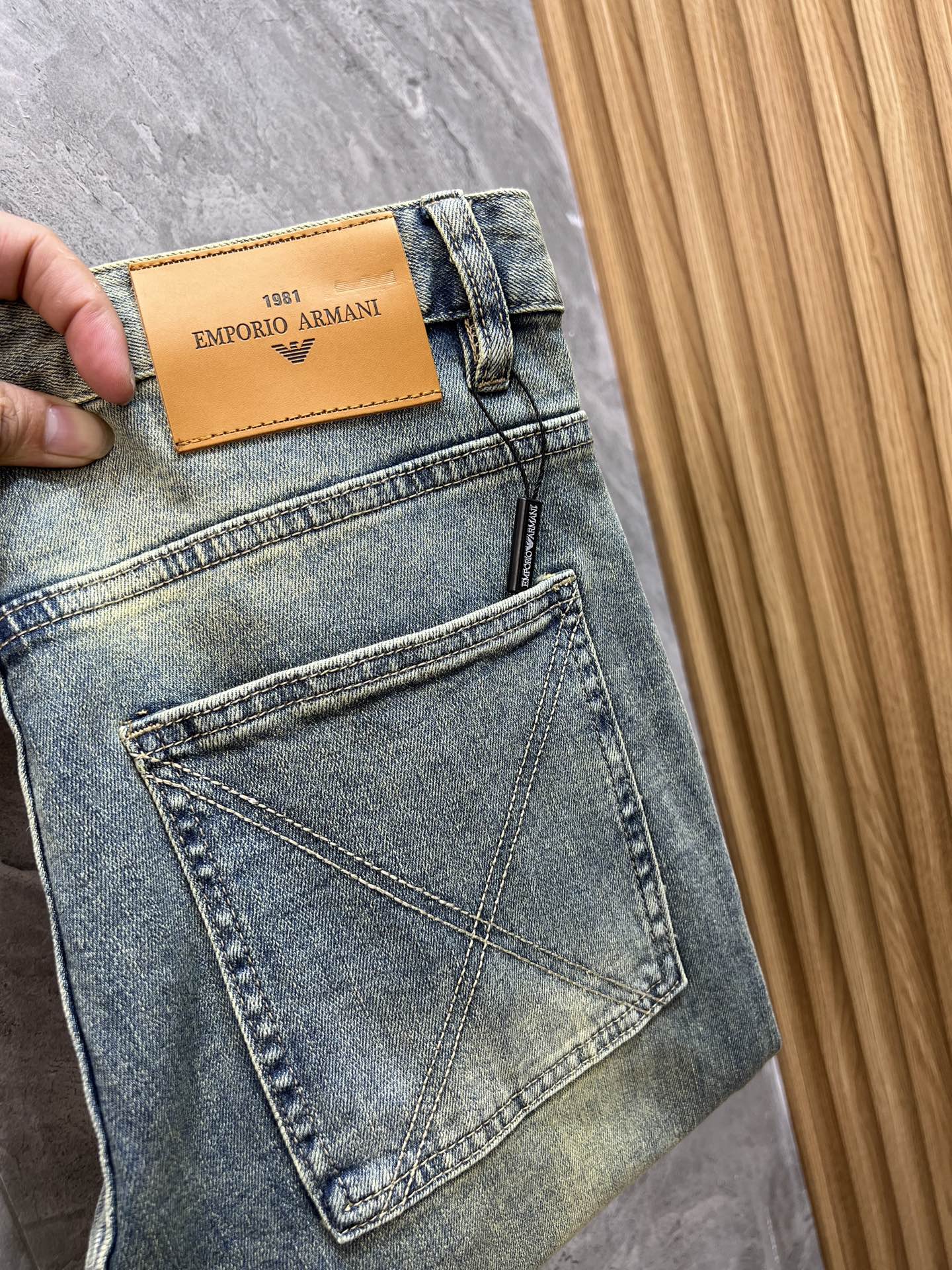 NO:428705,Armani/Armani 2025 spring and summer new products, complete three standards, jeans, good products, don't need to be introduced too much, look at the details, counter number 28-38, 175/140 upper body 32,,armani,armani,jeans,alexander wang19860909Armani/阿玛尼 2025春夏新品 三标齐全 牛仔裤 好货不用过多介绍 看细节 专柜码数28-38 175/140上身32码,,armani,armani,jeans,alexander wang,Men's clothing