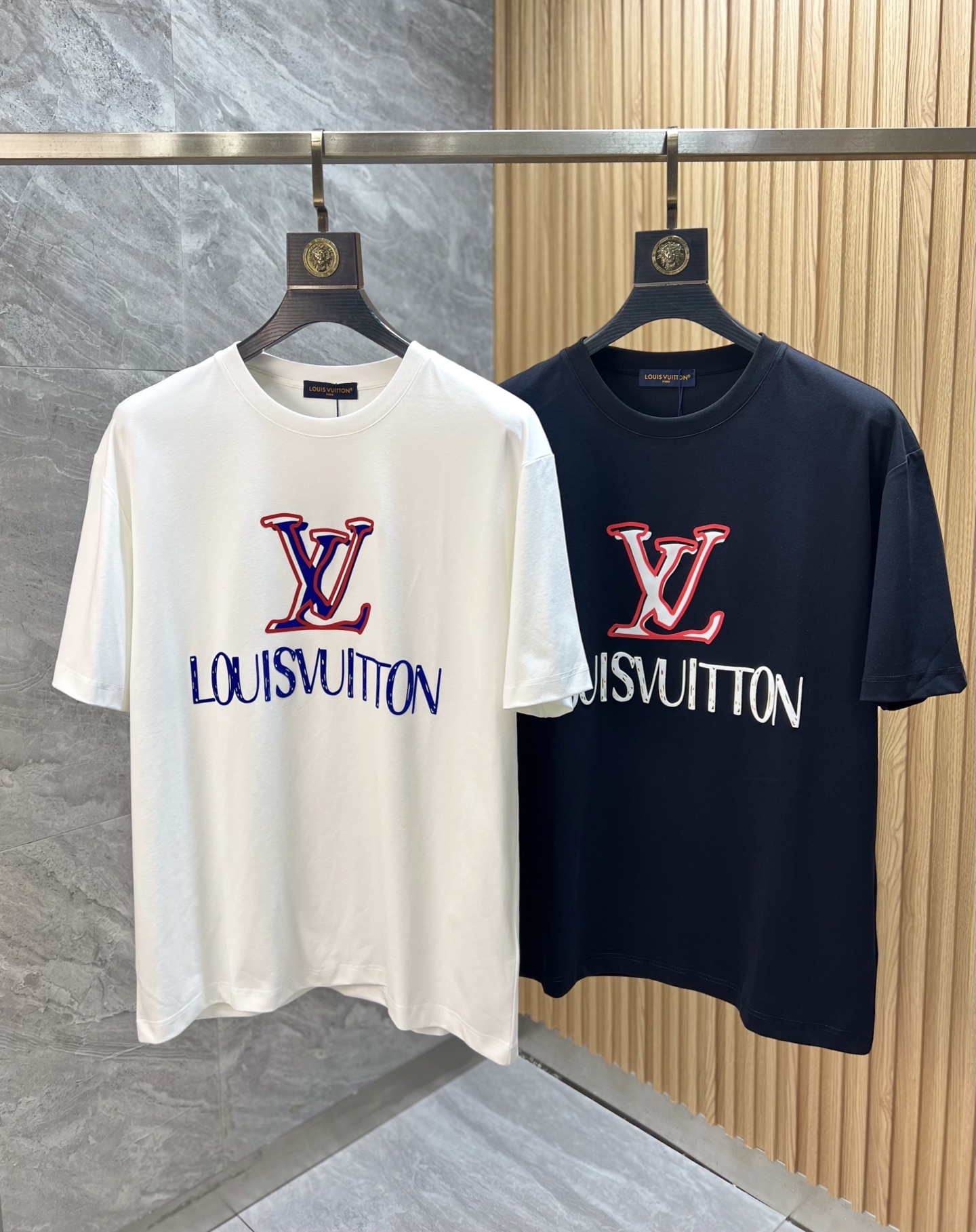 NO:507942,LV/Louis Vuitton 2025 Spring and Summer New Products are available, Three Standards Complete Round Neck Short-Sleeve T-shirts Don't need to introduce too much good products, look at the details. Counter code M-XXXL 175/140 Suggestions, L, louis vuitton, louis vuitton, T-shirt,tees, t-shirt,alexander wang19860909LV/路易威登 2025年春夏新品上新 三标齐全 圆领短袖T恤 好货不用过多介绍 看细节 专柜码数M-XXXL 175/140建议L,,louis vuitton,louis vuitton,T-shirt,tees，t-shirt,alexander wang,Men's clothing