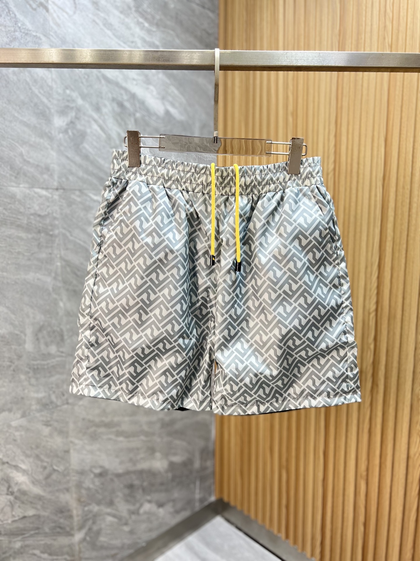 NO:493831,Fendi/Fendi 2025 spring and summer new product, complete three standards, double-sided shorts, good products do not need to be introduced too much, look at the details, counter number M-XXXL /140 upper body suggestions L,,fendi,fendi, shorts, alexander wang19860909Fendi/芬迪 2025春夏新品 三标齐全 双面穿 短裤 好货不用过多介绍 看细节 专柜码数M-XXXL /140上身建议L,,fendi,fendi,shorts,alexander wang,Men's clothing