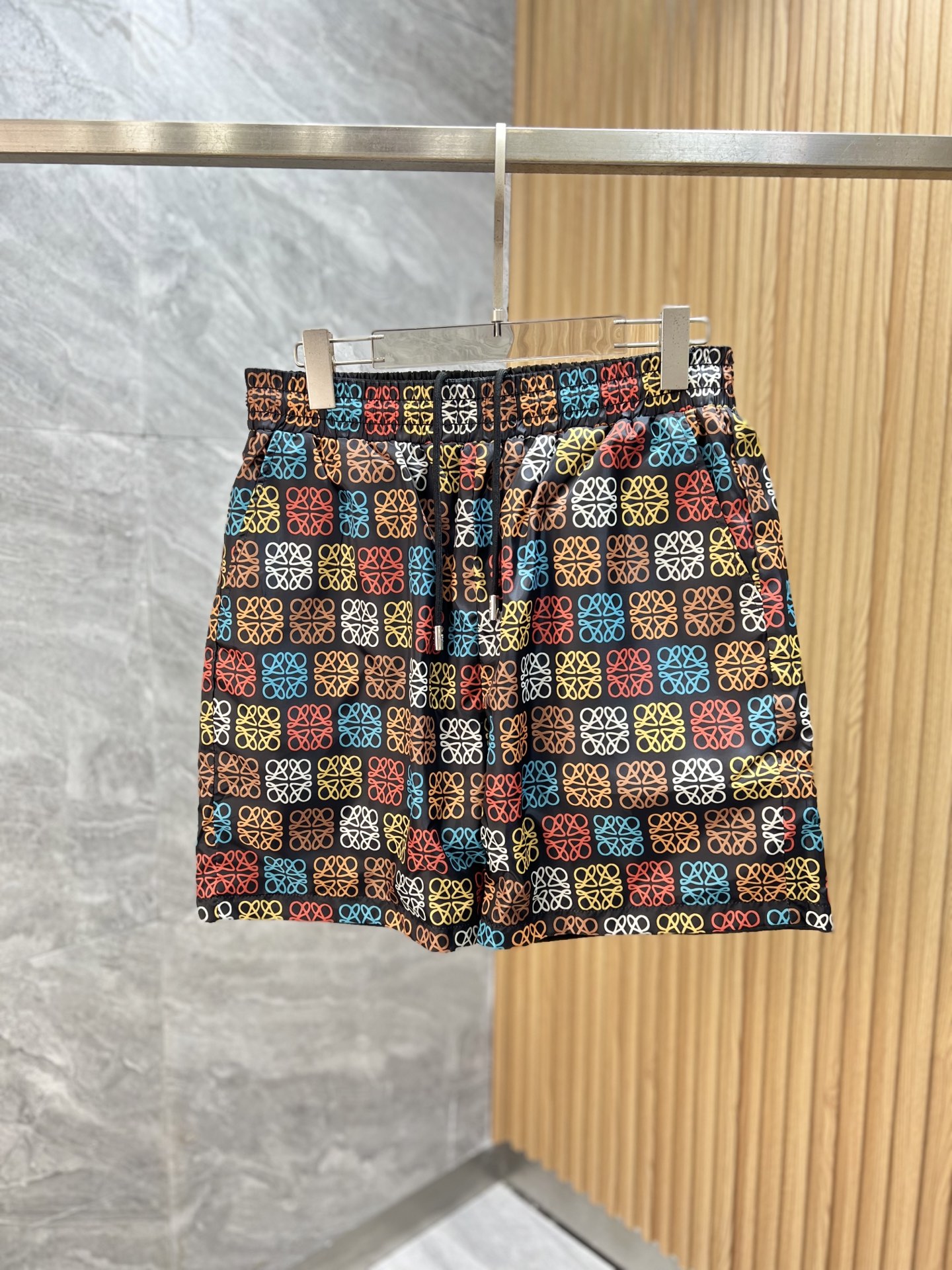 NO:493820,Loewe/Luo Yiwei 2025 spring and summer new product, complete three standards, double-sided shorts, good products do not need to be introduced too much, look at the details, counter number M-XXXL / 140 upper body suggestions L,,loewe,loewe, shorts,alexander wang19860909Loewe/罗意威 2025春夏新品 三标齐全 双面穿 短裤 好货不用过多介绍 看细节 专柜码数M-XXXL /140上身建议L,,loewe,loewe,shorts,alexander wang,Men's clothing