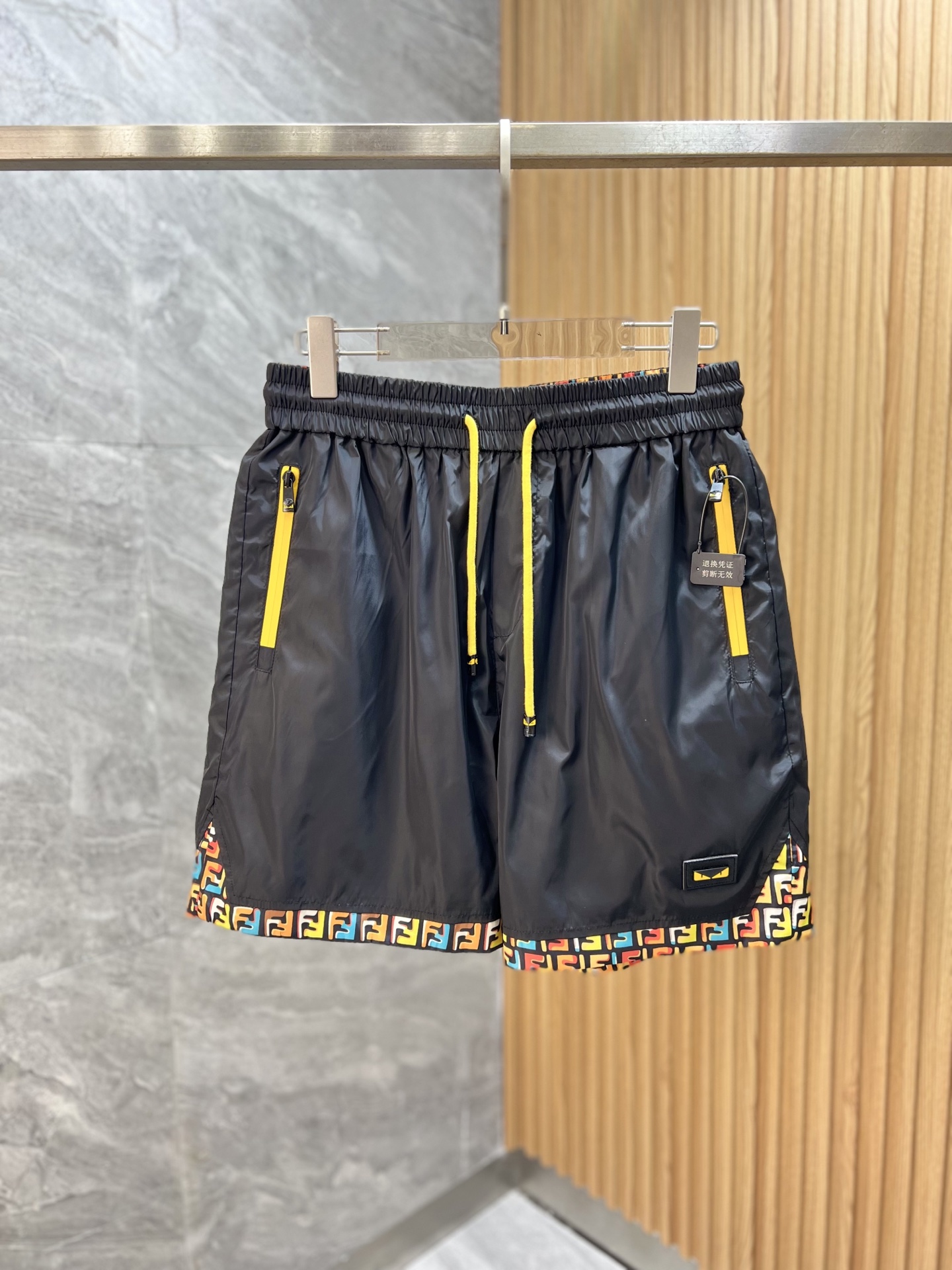 NO:493815,prada/Fendi 2025 spring and summer new product, complete three standards, shorts, good products, don't need to introduce too much, look at the details, counter number M-XXXL /140 upper body suggestions L,,fendi,prada, shorts,alexander wang19860909prada/芬迪 2025春夏新品 三标齐全 短裤 好货不用过多介绍 看细节 专柜码数M-XXXL /140上身建议L,,fendi,prada,shorts,alexander wang,Men's clothing
