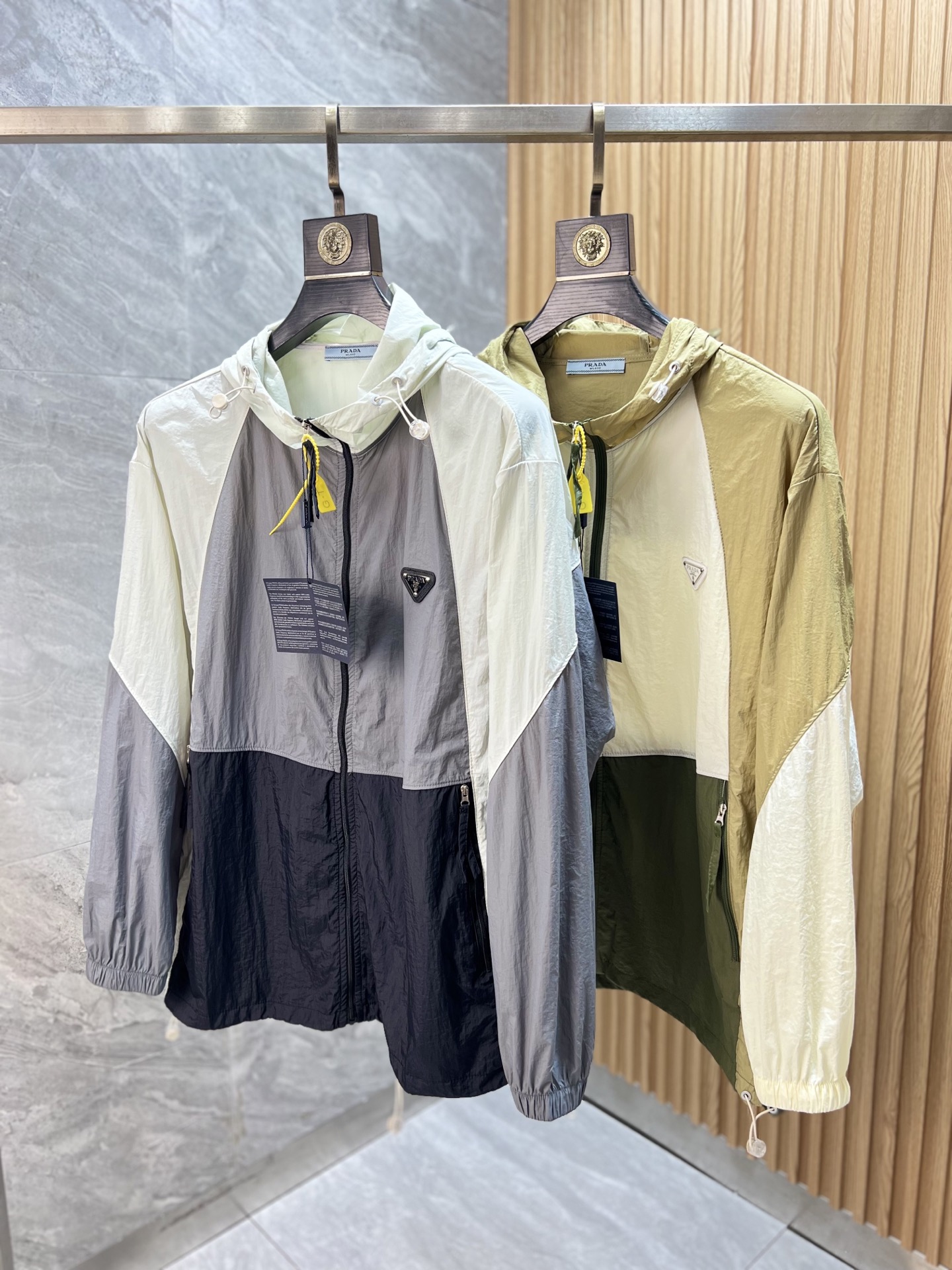 NO:455330,prada/Prada 2025 spring and summer new product, complete three standards, same sun protection clothing for men and women, no need to introduce too much good products, look at the details, counter number M-XXXL 175/140 upper body L,,prada,prada,alexander wang19860909prada/普拉达 2025春夏新品 三标齐全 男女同款防晒服 好货不用过多介绍 看细节 专柜码数M-XXXL 175/140上身L,,prada,prada,alexander wang,Men's clothing