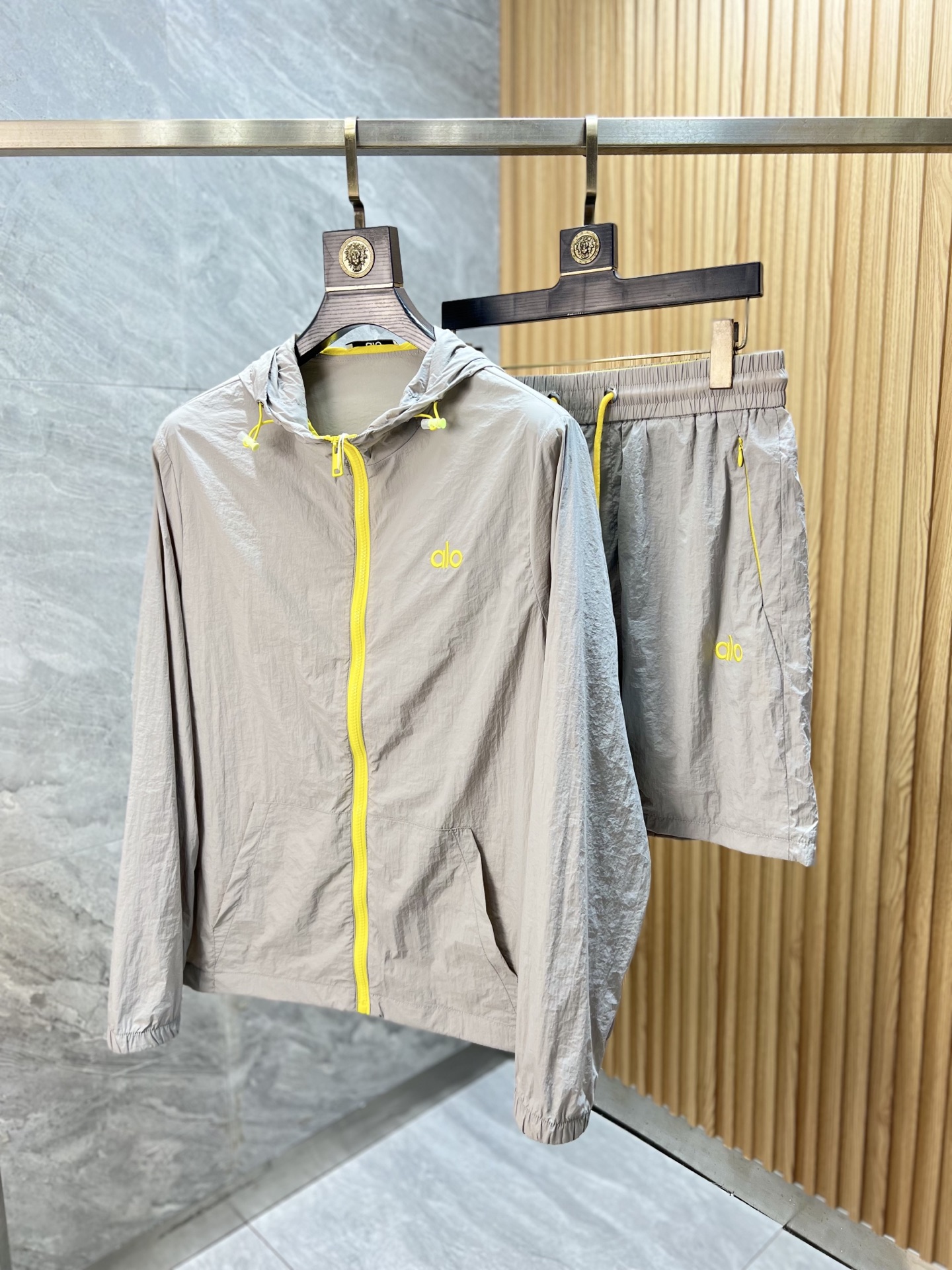 NO:491320,Tops, pants, new products alo, new in spring and summer, complete three standards, sun protection suit, no need to introduce too much good products, look at the details, counter number M-XXXL 175/140 Suggestions L,,alexander wang19860909上衣 裤子 alo 年春夏新品上新 三标齐全 防晒服套装 好货不用过多介绍 看细节 专柜码数M-XXXL 175/140建议L,,alexander wang,Men's clothing