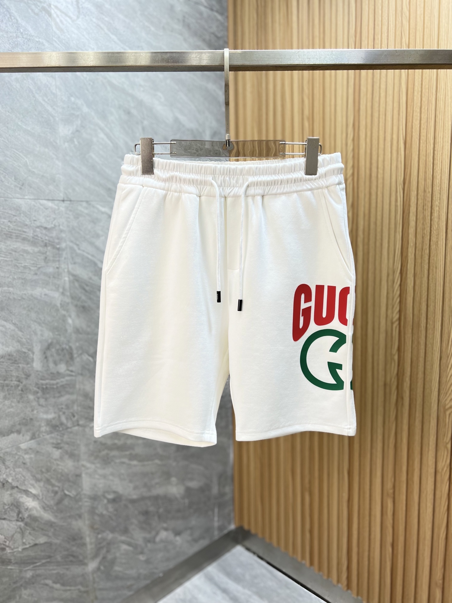 NO:510139,Gucci/Gucci 2025 spring and summer new product, complete three standards, elastic five-point casual pants and shorts, good products do not need to be introduced too much, look at the details, counter number M-XXXL 175/upper body suggestions L,,,gucci, shorts, alexander wang19860909Gucci/古奇 2025春夏新品 三标齐全 松紧带五分休闲裤短裤 好货不用过多介绍 看细节 专柜码数M-XXXL 175/上身建议L,,,gucci,shorts,alexander wang,Men's clothing