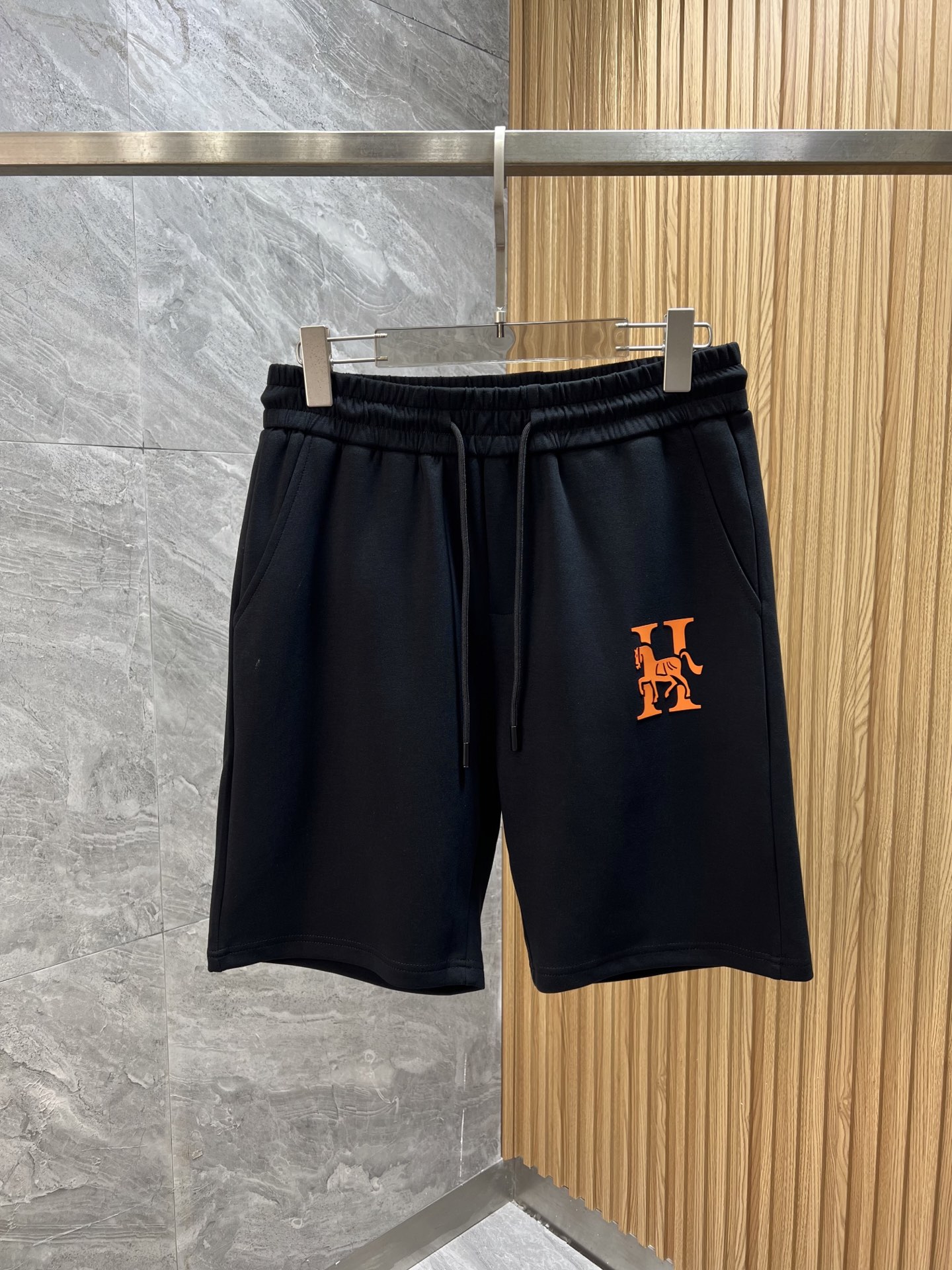 NO:510135,Hermes/Hermes 2025 spring and summer new product, complete three standards, elastic five-point casual pants and shorts, good products do not need to be introduced too much, look at the details, counter number M-XXXL 175/upper body suggestions L,, hermes, hermes, shorts, alexander wang19860909Hermes/爱马仕 2025春夏新品 三标齐全 松紧带五分休闲裤短裤 好货不用过多介绍 看细节 专柜码数M-XXXL 175/上身建议L,,hermes,hermes,shorts,alexander wang,Men's clothing