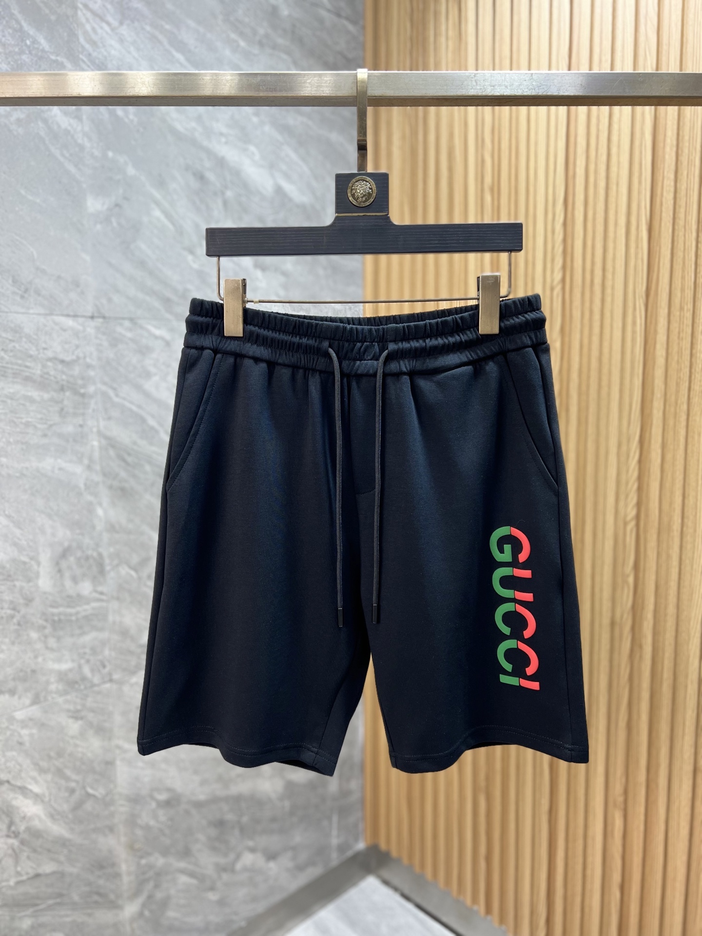 NO:510129,Gucci/Gucci 2025 spring and summer new product, complete three standards, elastic five-point casual pants and shorts, good products do not need to be introduced too much, look at the details, counter number M-XXXL 175/upper body suggestions L, gucci, shorts, alexander wang19860909Gucci/古奇 2025春夏新品 三标齐全 松紧带五分休闲裤短裤 好货不用过多介绍 看细节 专柜码数M-XXXL 175/上身建议L,,gucci,shorts,alexander wang,Men's clothing