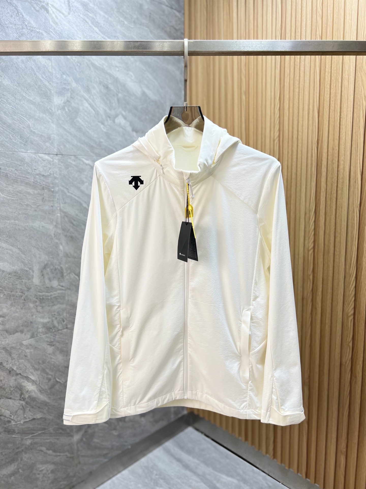 NO:512140,DiSanter 2025 Spring and Summer New Products are available, with three standards complete, sun protection clothing, good products do not need to be introduced too much, look at the details, counter number M-XXXL 175/suggestion L,,alexander wang19860909迪桑特 2025年春夏新品上新 三标齐全 防晒服 好货不用过多介绍 看细节 专柜码数M-XXXL 175/建议L,,alexander wang,Men's clothing