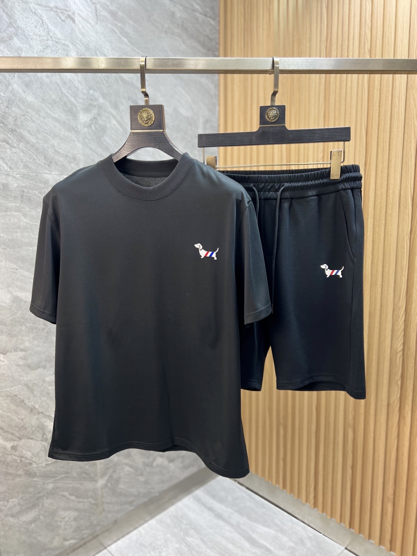NO:469087,Tops, TB, Spring and Summer New Products, Complete Three Standards, Matchable Suits, Don't need to introduce too much good products, See details, Counter code M-XXXL 175/Upper body suggestions L,,alexander wang19860909上衣 裤子TB 春夏新品 三标齐全 可搭配套装 好货不用过多介绍 看细节 专柜码数M-XXXL 175/上身建议L,,alexander wang,Men's clothing