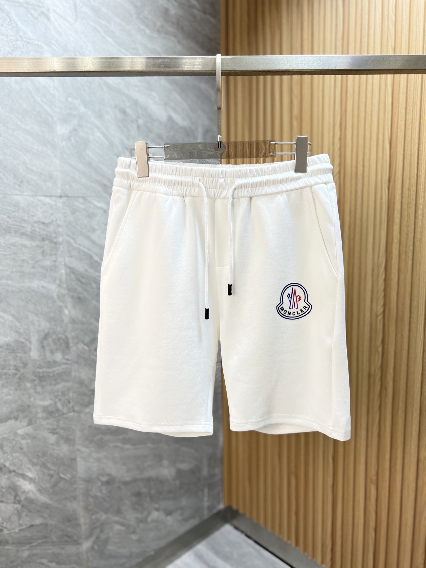 NO:469066,Tops, pants, Moncler/blind, new spring and summer products, complete three-standard, elastic five-point casual pants and shorts, good products do not need to be introduced too much, look at the details, counter number M-XXXL 175/upper body suggestions L, Moncler, shorts, alexander wang19860909上衣 裤子Moncler/蒙口 春夏新品 三标齐全 松紧带五分休闲裤短裤 好货不用过多介绍 看细节 专柜码数M-XXXL 175/上身建议L,,Moncler,shorts,alexander wang,Men's clothing