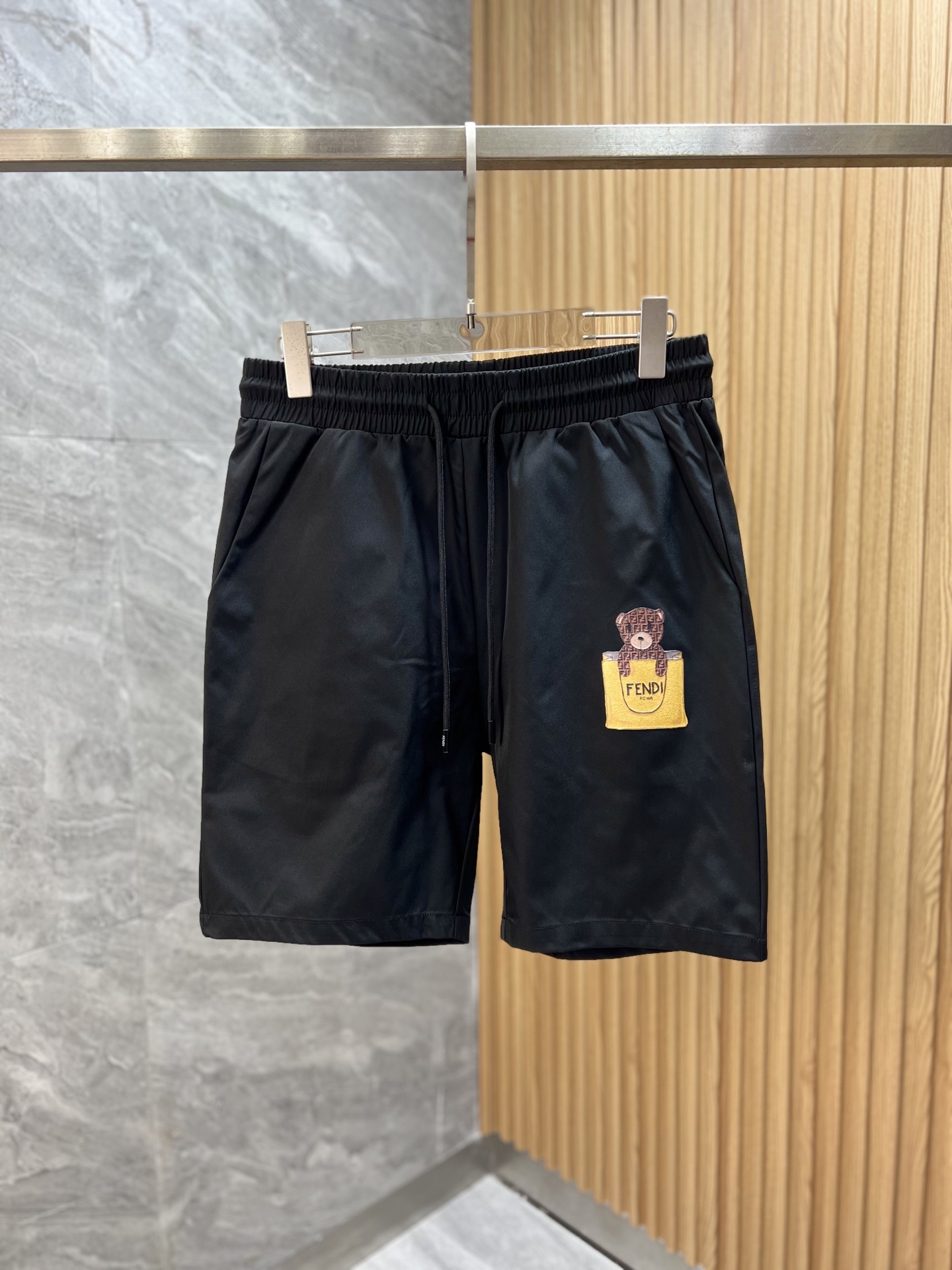 NO:459197,Fendi/Fendi 2025 spring and summer new products, complete three-standard shorts, good products do not need to be introduced too much, look at the details, counter number M-XXXL 175/140 upper body suggestions L,,fendi,fendi, shorts, alexander wang19860909Fendi/芬迪 2025春夏新品 三标齐全 短裤 好货不用过多介绍 看细节 专柜码数M-XXXL 175/140上身建议L,,fendi,fendi,shorts,alexander wang,Men's clothing