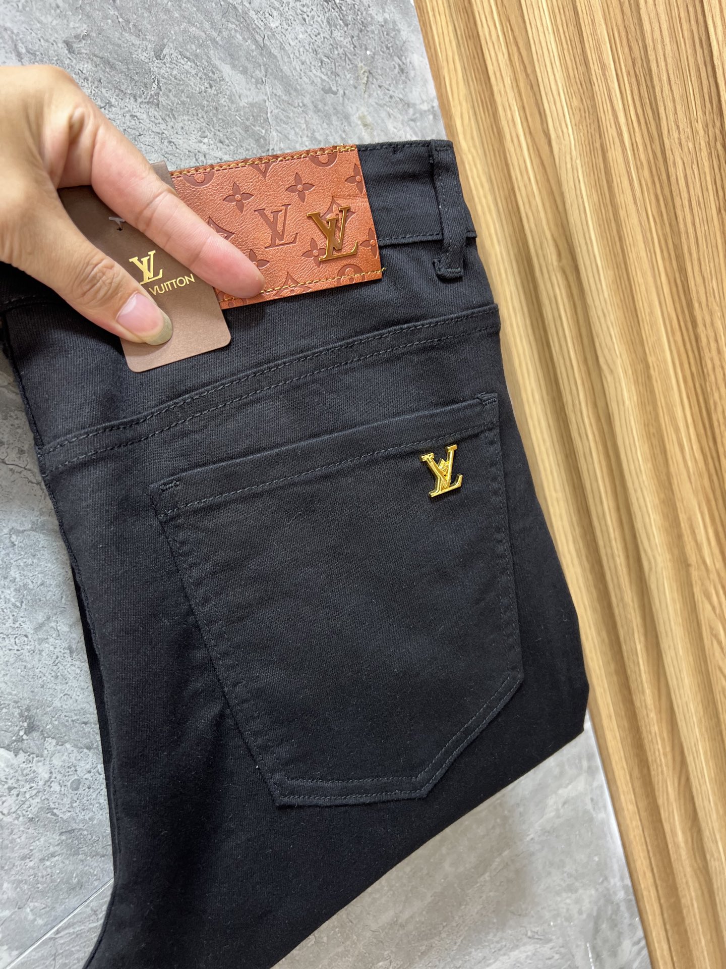 NO:415985,LV/Louis Vuitton 2025 Spring and Summer New Products, Complete Three Standards, Jeans, Good Products, Don’t need to introduce too much, look at the details, Counter codes 29-38 / 140 upper body 32,,louis vuitton,louis vuitton,jeans,alexander wang19860909LV/路易威登 2025春夏新品 三标齐全 牛仔裤 好货不用过多介绍 看细节 专柜码数29-38 /140上身32码,,louis vuitton,louis vuitton,jeans,alexander wang,Men's clothing