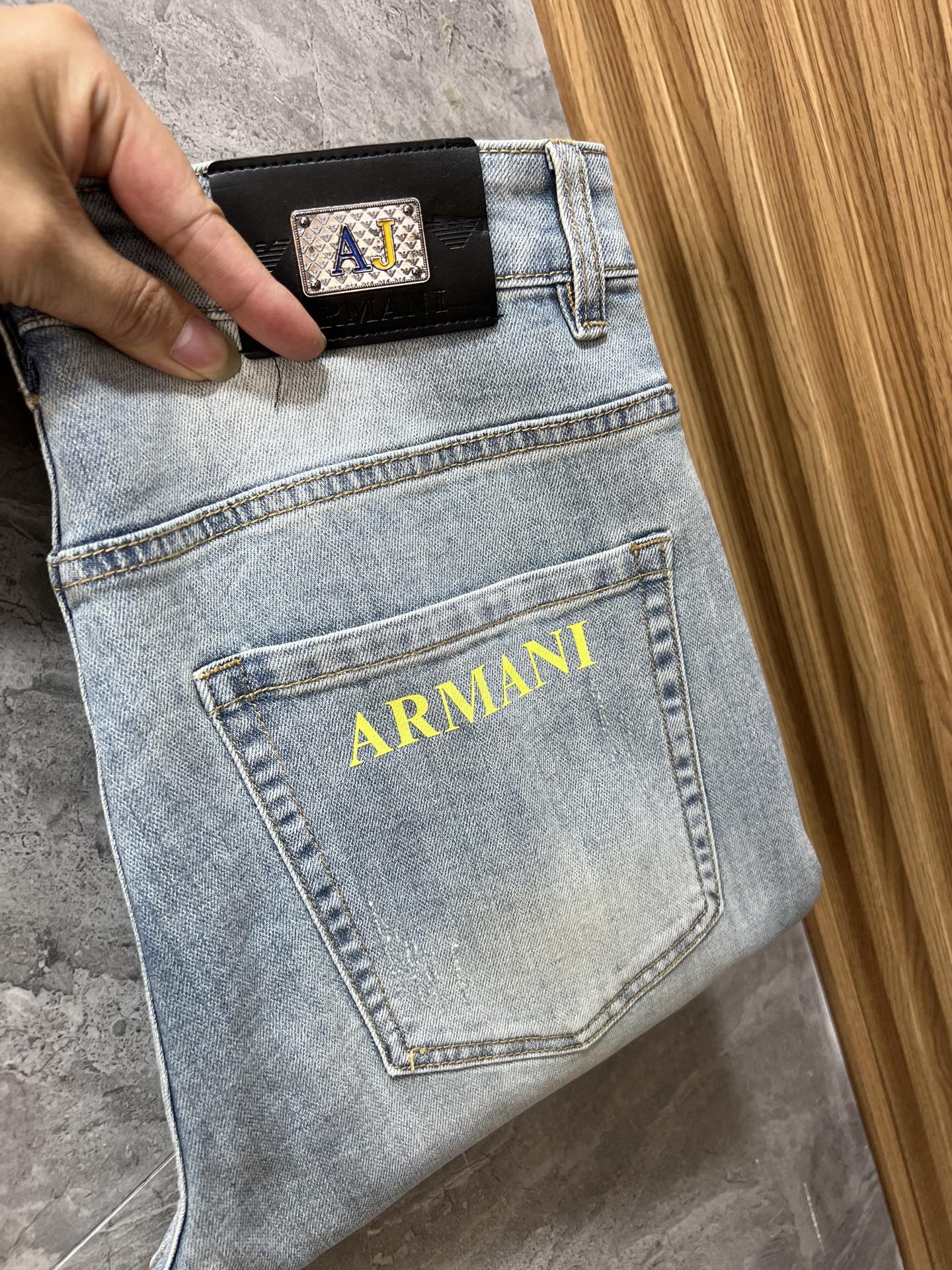 NO:416005,Armani/Armani 2025 spring and summer new products, complete three standards, jeans, good products, don't need to be introduced too much, look at the details, counter number 29-38 / 140 upper body 32,,armani,armani,jeans,alexander wang19860909Armani/阿玛尼 2025春夏新品 三标齐全 牛仔裤 好货不用过多介绍 看细节 专柜码数29-38 /140上身32码,,armani,armani,jeans,alexander wang,Men's clothing